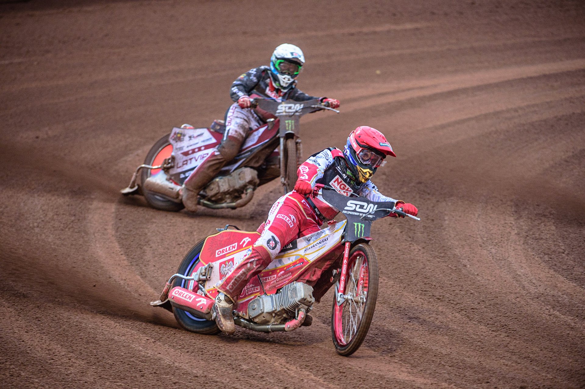 MANCHESTER, UK. OCT 17TH Bartosz Zmarzlik of Poland (Red) leads Andzejs Lebedevs of Latvia (White) during the Monster Energy FIM Speedway of Nations at the National Speedway Stadium, Manchester on Sunday  17th October 2021. (Credit: Ian Charles | MI News)