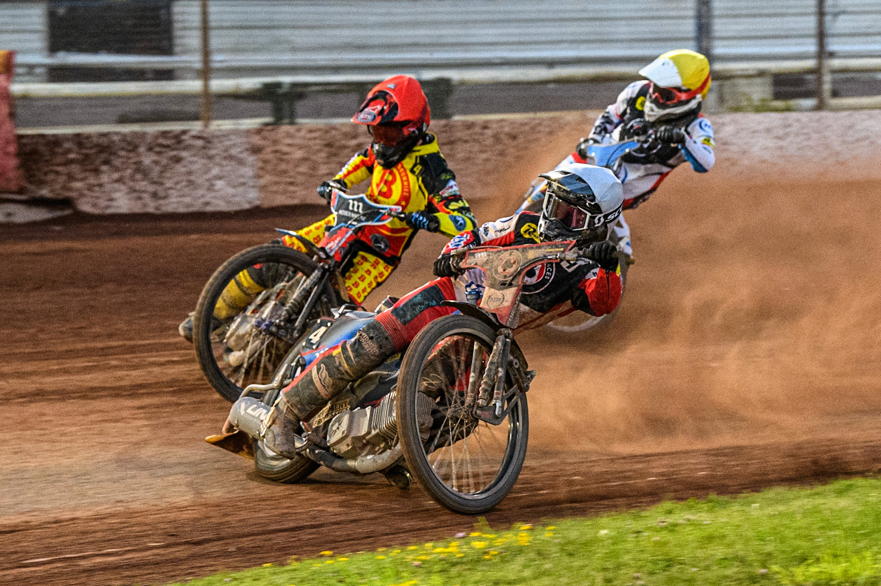 Belle Vue Aces' Ben Cook in White leading Birmingham Brummies' Zach Cook and Belle Vue Aces' Antti Vuolas in Yellow during the Rowe Motor Oil Premiership match between Birmingham Brummies and Belle Vue Aces at Perry Bar Stadium, Birmingham on Monday 29th July 2024. (Photo: Ian Charles | MI News)