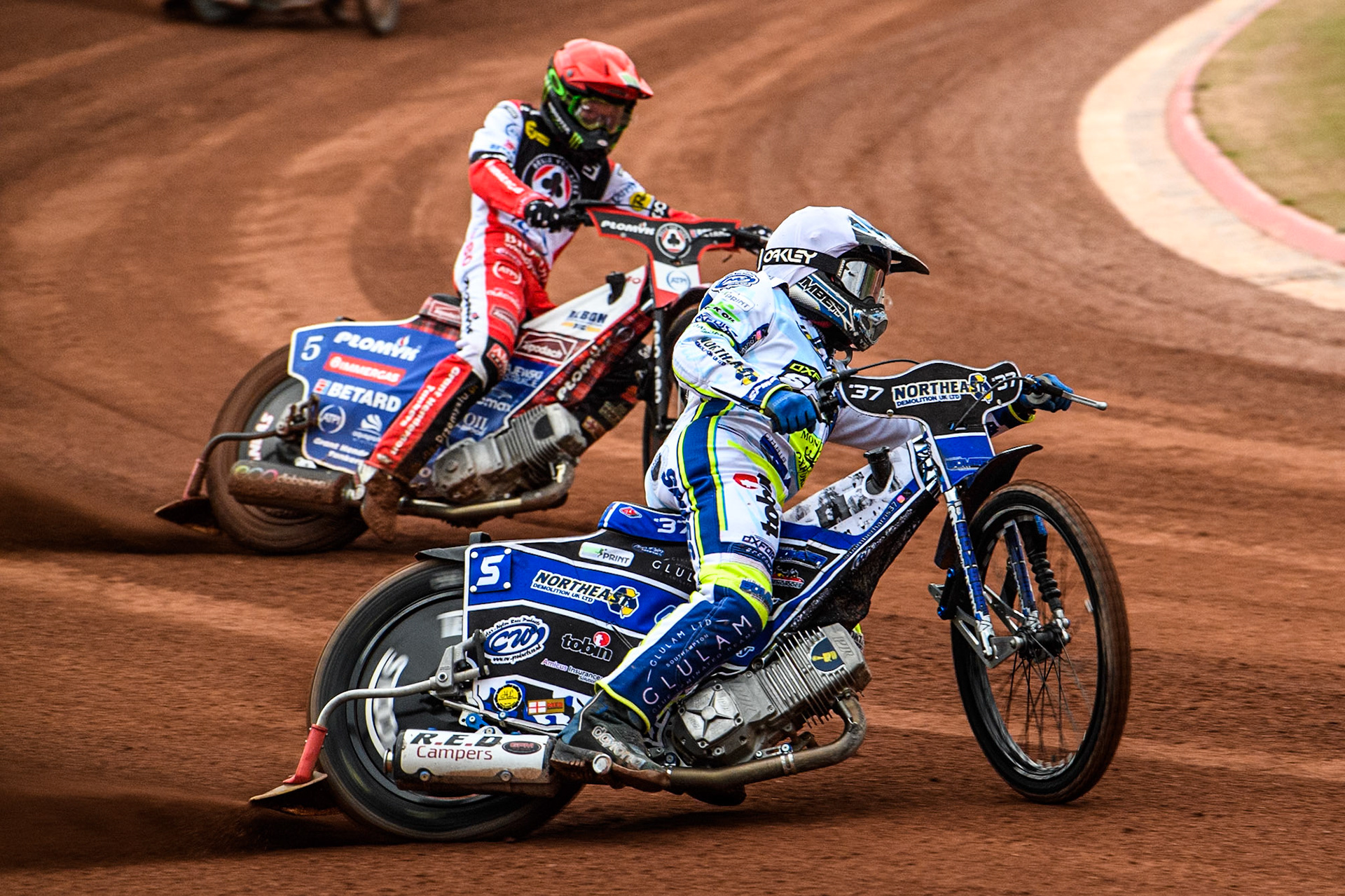 Oxford Spires' Chris Harris   in White leading Belle Vue Aces' Dan Bewley  in Red during the Rowe Motor Oil Premiership match between Belle Vue Aces and Oxford Spires at the National Speedway Stadium, Manchester on Monday 22nd July 2024. (Photo: Ian Charles | MI News)