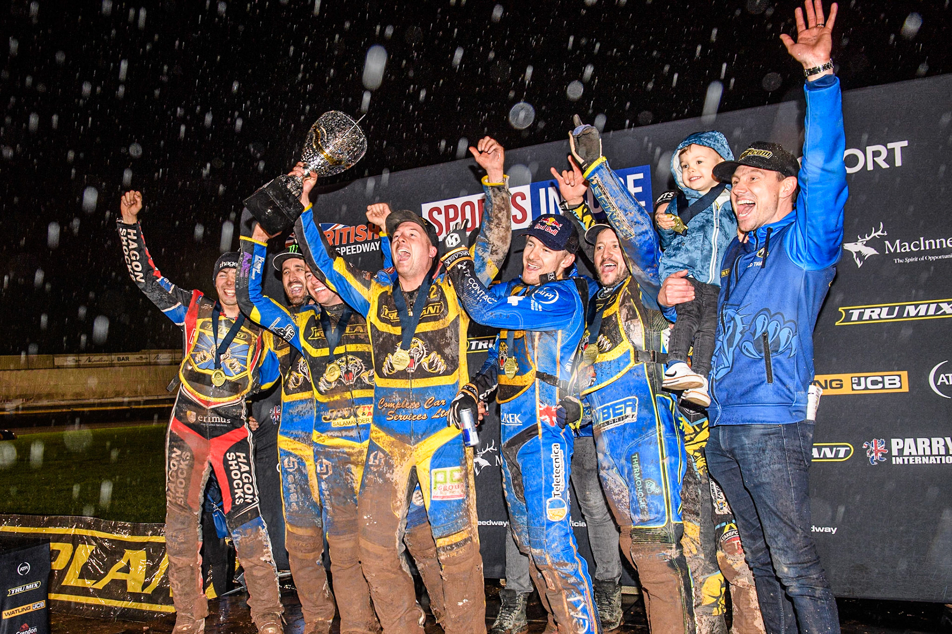 Sheffield Tru-Plant Tigers raise the trophy during the Sports Insure Premiership Grand Final Second Leg match between Sheffield Tigers and Ipswich Witches at Owlerton Stadium, Sheffield on Thursday 5th October 2023. (Photo: Ian Charles | MI News)