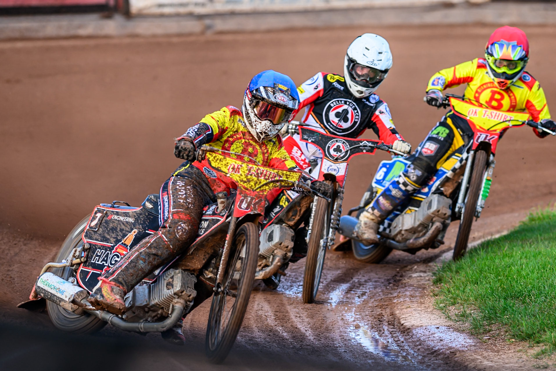 Birmingham Brummies' Sam Hagon in Blue leading Belle Vue Aces' Tate Zischke in White and Birmingham Brummies' Ben Barker  in Red during the Rowe Motor Oil Premiership match between Birmingham Brummies and Belle Vue Aces at Perry Barr Stadium, Birmingham on Monday 28th July 2025. (Photo: Ian Charles | MI News)