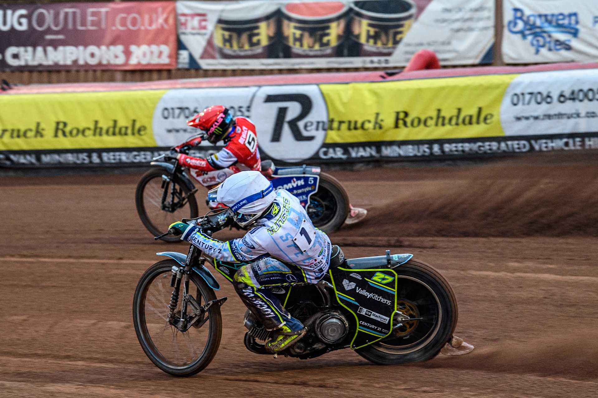 Oxford Spires' Rohan Tungate in White chases Belle Vue Aces' Dan Bewley in Red during the Rowe Motor Oil Premiership match between Belle Vue Aces and Oxford Spires at the National Speedway Stadium, Manchester on Monday 13th May 2024. (Photo: Ian Charles | MI News)