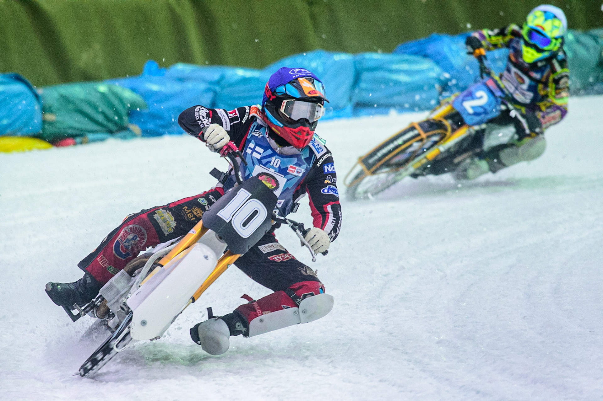 Topi Mustonen (Blue) leads Maximillian Neidermaier (White) during the German Individual Ice Speedway Championship at Horst-Dohm-Eisstadion, Berlin on Friday 3rd March 2023. (Photo: Ian Charles | MI News)