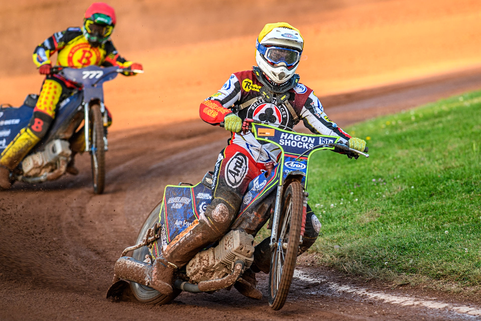 Belle Vue Aces' Jake Mulford in Yellow leading Birmingham Brummies' Piotr Pawlicki in Red during the Rowe Motor Oil Premiership match between Birmingham Brummies and Belle Vue Aces at Perry Bar Stadium, Birmingham on Monday 29th July 2024. (Photo: Ian Charles | MI News)