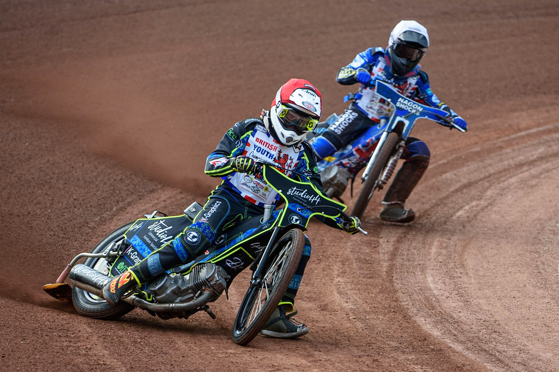 MANCHESTER, UK. MAY 28TH   Freddy Hodder (Red) leads Jody Scott (White) during the British Junior Championship at the National Speedway Stadium, Manchester on Friday 28th May 2021. (Credit: Ian Charles | MI News)