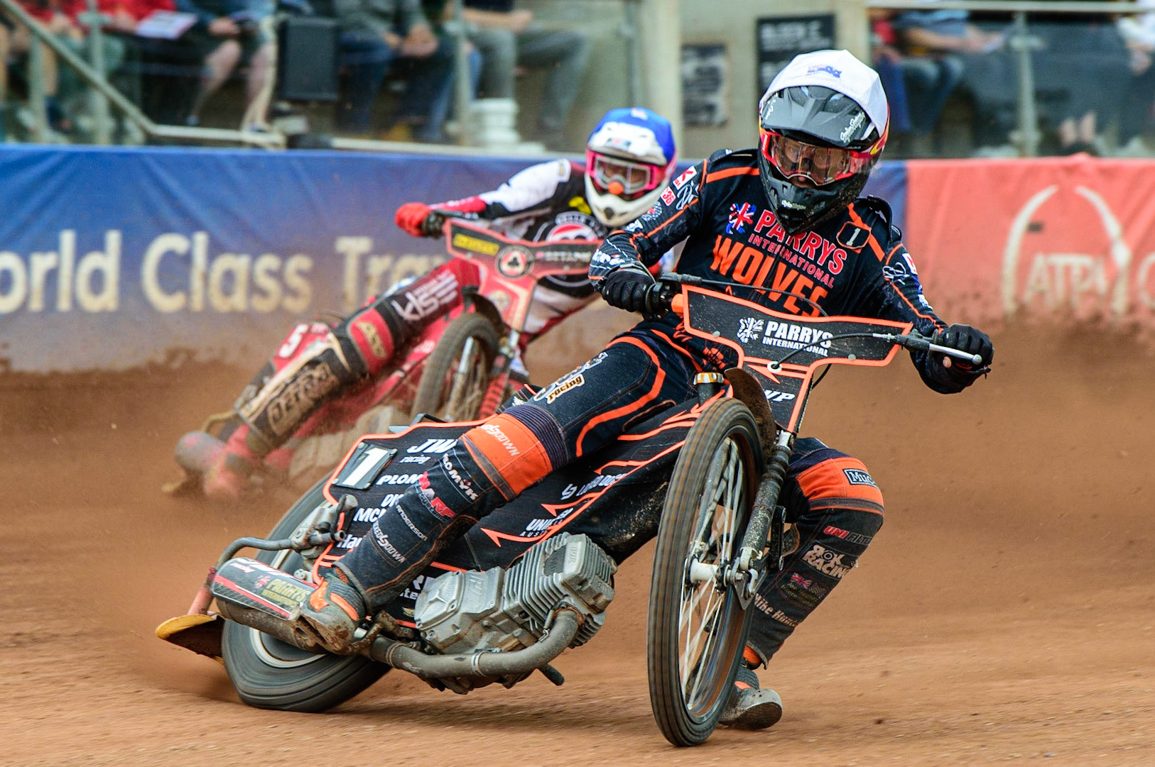 Sam Masters  (White) leads Max Fricke  (Blue) during the SGB Premiership match between Belle Vue Aces and Wolverhampton Wolves at the National Speedway Stadium, Manchester on Monday 29th August 2022. (Credit: Ian Charles | MI News)