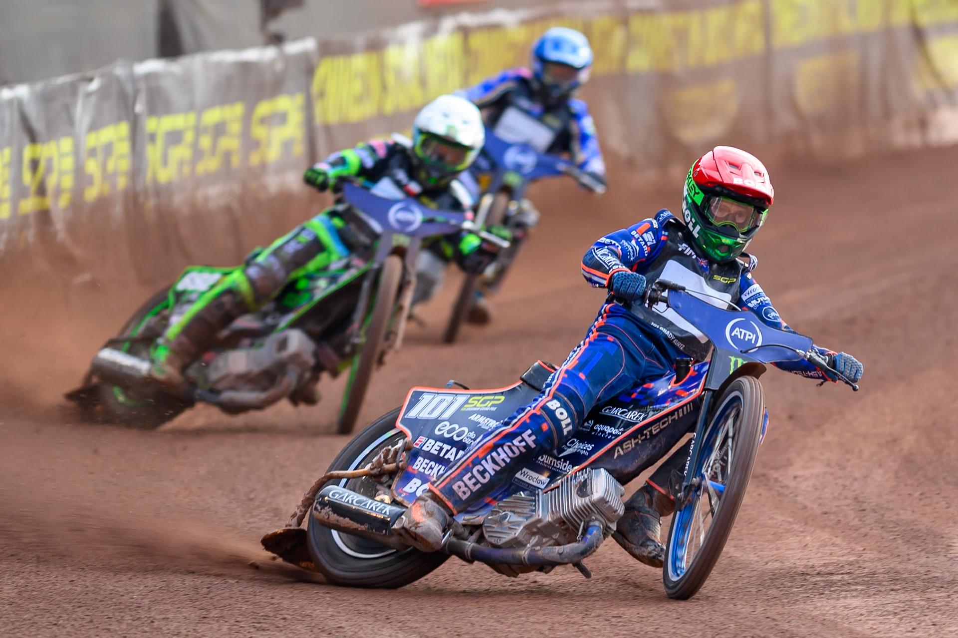 Brady Kurtz (101) of Australia in Red leading Patryk Dudek (692) of Poland in White and Jason Doyle (69) of Australia in Blue during the ATPI  FIM Speedway GP of Manchester at the National Speedway Stadium, Manchester on Friday 5th June 2026. (Photo: Ian Charles | MI News)
