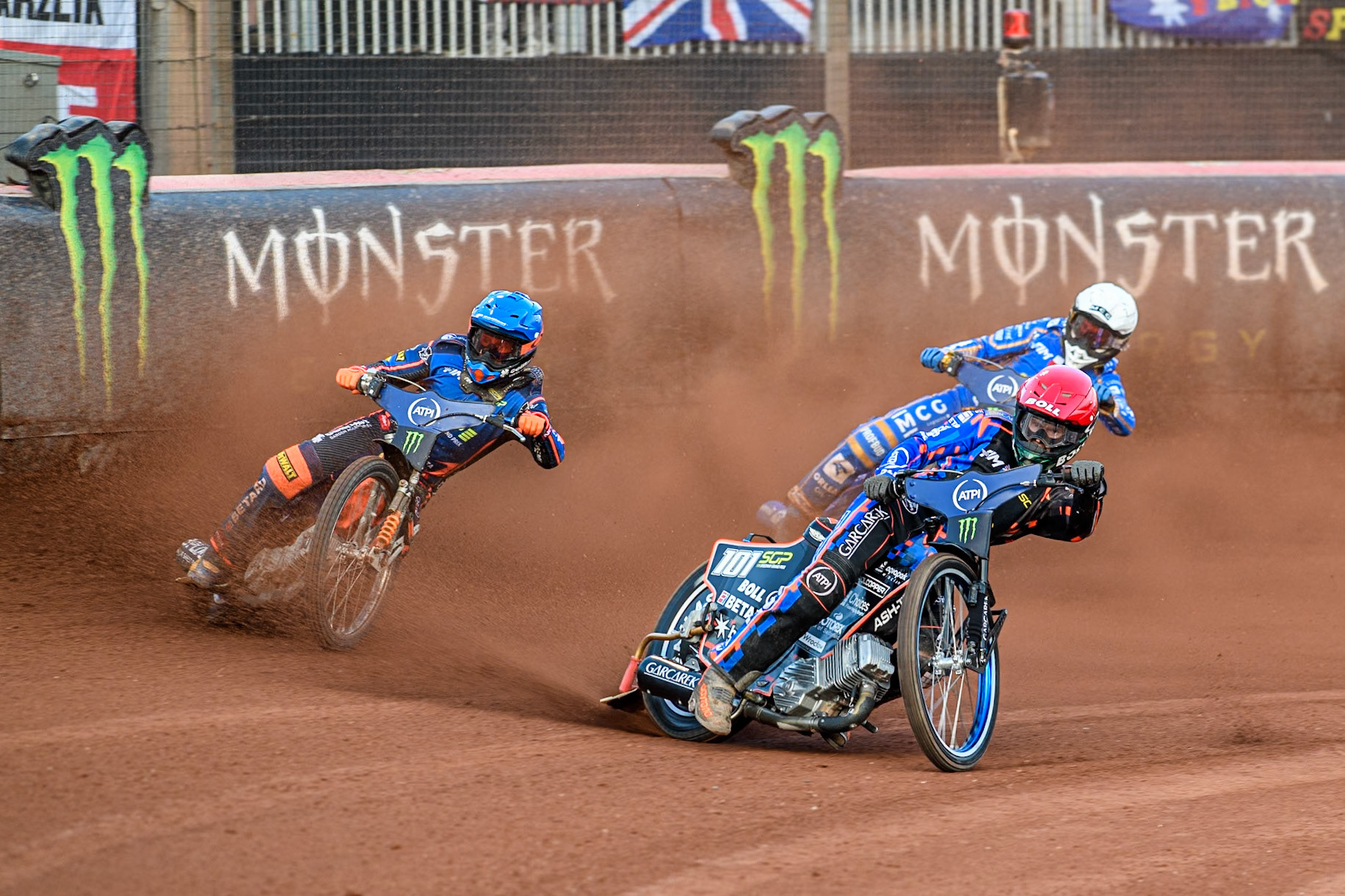 Brady Kurtz (101) of Australia in Red leading Andzejs Lebedevs (29) of Latvia in Blue and Bartosz Zmarzlik (95) of Poland in White during the ATPI FIM Speedway Grand Prix Round 5 at the National Speedway Stadium, Manchester, on Saturday 14th June 2025. (Photo: Ian Charles | MI News)