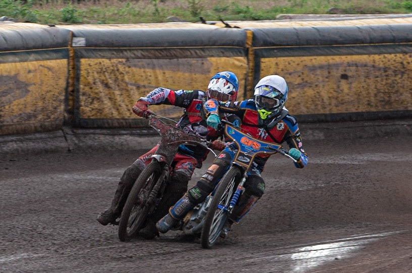 Photo: Ian Charles

Connor Bailey  (Blue) gets a close encounter with Anders Rowe (White)

National Development League 4 Team Tournament, Loomer Road Stadium, Stoke, Saturday 13 July  2019