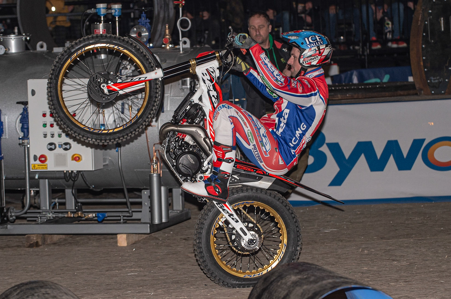 SHEFFIELD, ENGLAND  - DECEMBER 28TH  James Dabill, UK (Beta) makes his entrance  during the 25th Anniversary Sheffield Indoor Trial at the FlyDSA Arena, Sheffield on Saturday 28th December 2019. (Credit: Ian Charles | MI News)