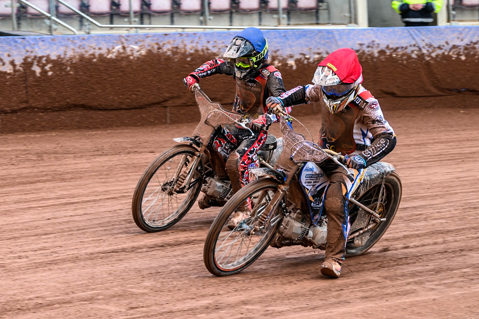 125cc Class Final: Reuben Marsh (26) in Red on the inside  Charlie Luckman (367) in Blue during the British Youth Championship (125cc) Round 2A, at the National Speedway Stadium, Manchester on Sunday 1st June 2025. (Photo: Ian Charles | MI News)