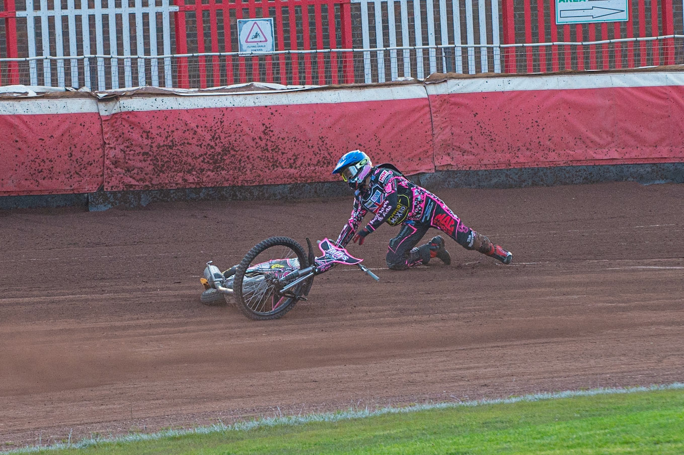 Photo by Ian Charles:

Meeting Reserve Leon Flint falls 

FIM Speedway Grand Prix World Championship - Qualifying Round 1, Peugeot Ashfield Stadium, Glasgow, 8 June 2019