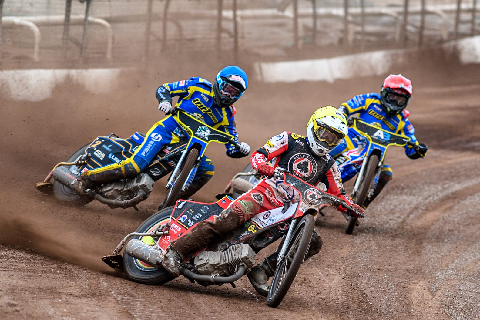 Tate Zischke of Belle Vue Aces in Yellow leading Anders Rowe of Sheffield Tigers in Blue and Jack Holder of Sheffield Tigers in Red during the Rowe Motor Oil Premiership match between Sheffield Tigers and Belle Vue Aces at Owlerton Stadium, Sheffield on Monday 5th May 2025. (Photo: Ian Charles | MI News)