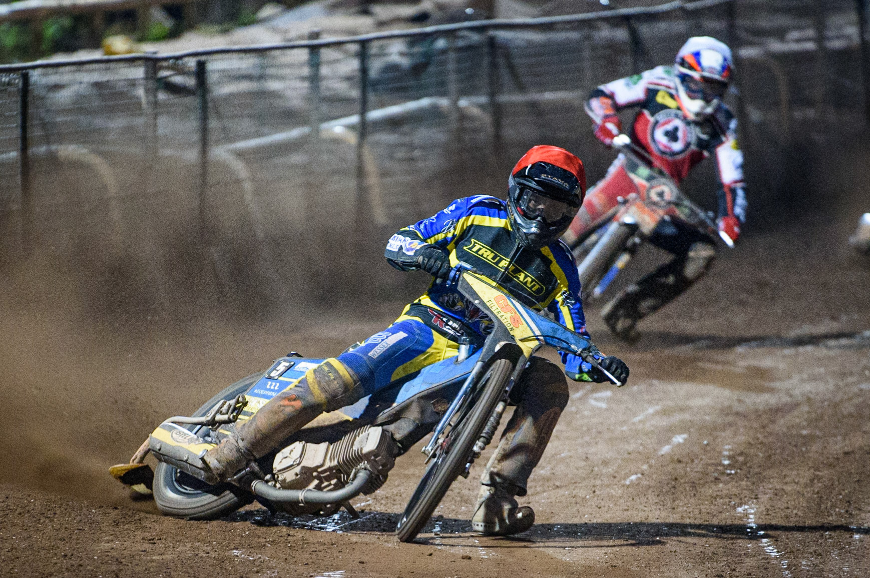 SHEFFIELD, UK. AUG 2NDAdam Ellis   (Red) leads Steve Worrall  (White)  during the SGB Premiership match between Sheffield Tigers and Belle Vue Aces at Owlerton Stadium, Sheffield on Thursday 2nd September 2021. (Credit: Ian Charles | MI News)