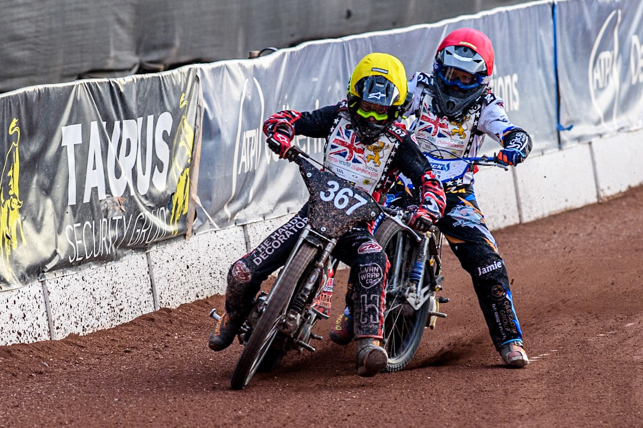 Charlie Luckman (125cc) in Yellow \tangles with Reuben Marsh (125cc) in Red during the British Youth 250cc Championships at the National Speedway Stadium, Manchester on Friday 30th August 2024. (Photo: Ian Charles | MI News)