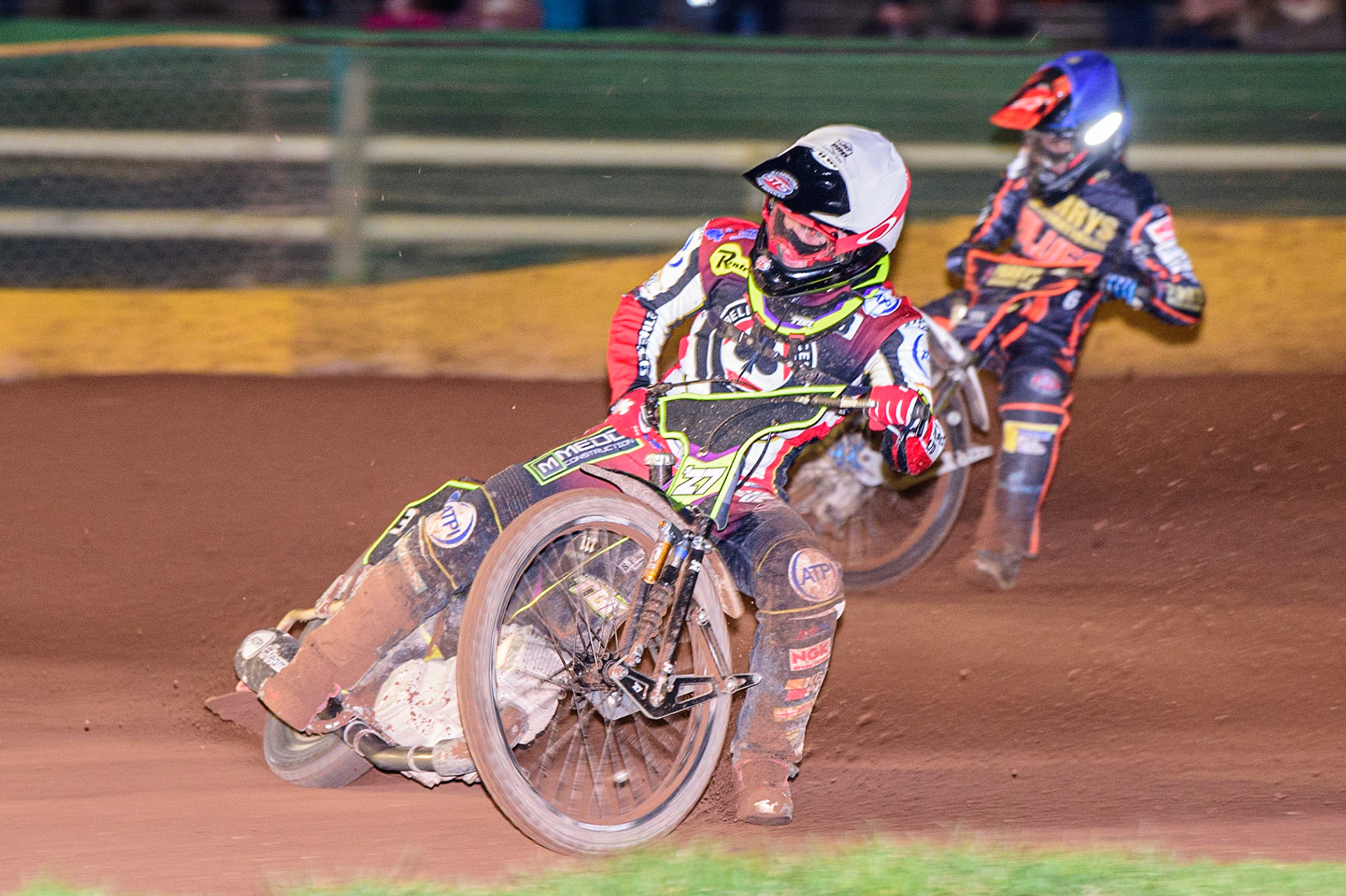 Tom Brennan  (White) leads Zach Cook  (Blue) during the SGB Premiership Knock Out Cup Quarter Final 1st Leg between Wolverhampton Wolves and Belle Vue Aces at Monmore Green Stadium, Wolverhampton on Monday 10th April 2023. (Photo: Ian Charles | MI News)