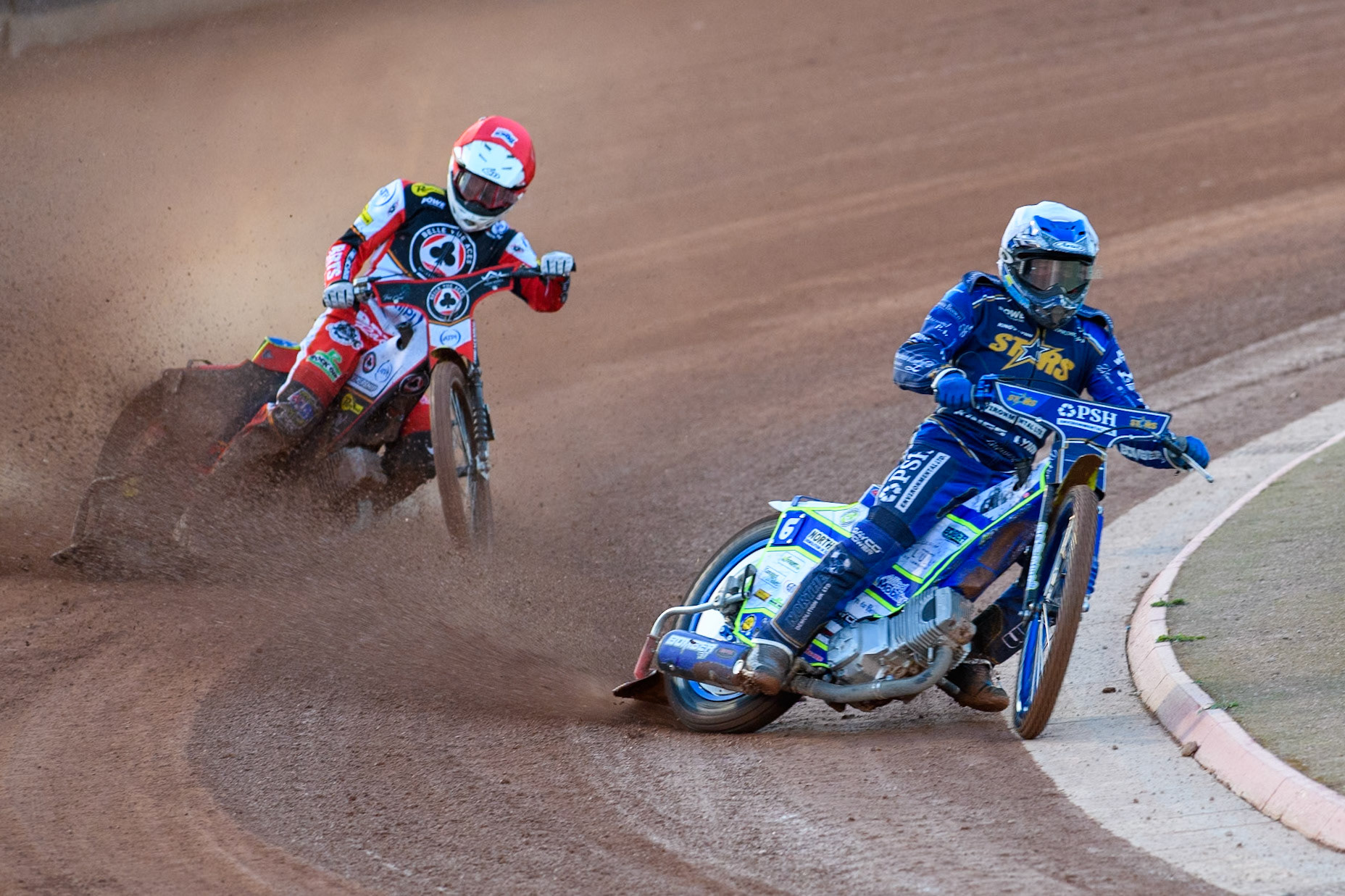 Chris Harris of Kings Lynn Stars in White leading Tate Zischke of Belle Vue Aces in Red during the Rowe Motor Oil Premiership match between Belle Vue Aces and King's Lynn Stars at the National Speedway Stadium, Manchester on Monday 5th April 2025. (Photo: Ian Charles | MI News)