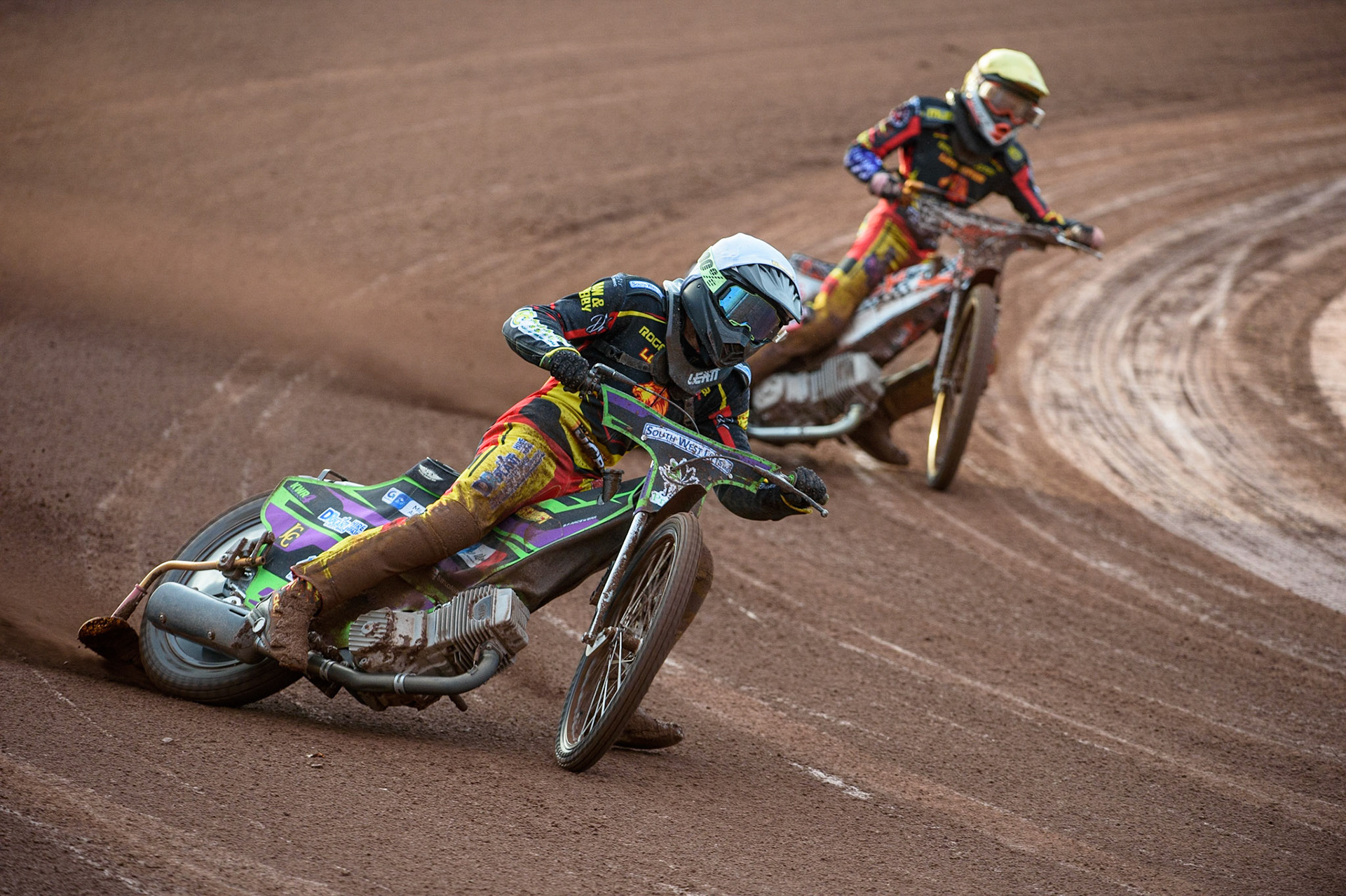 MANCHESTER, UK. JULY 29TH   Kai Ward  (White) leads Mickie Simpson  (Yellow) during the National Development League match between Belle Vue Colts and Leicester Lion Cubs at the National Speedway Stadium, Manchester on Thursday 29th July 2021. (Credit: Ian Charles | MI News)