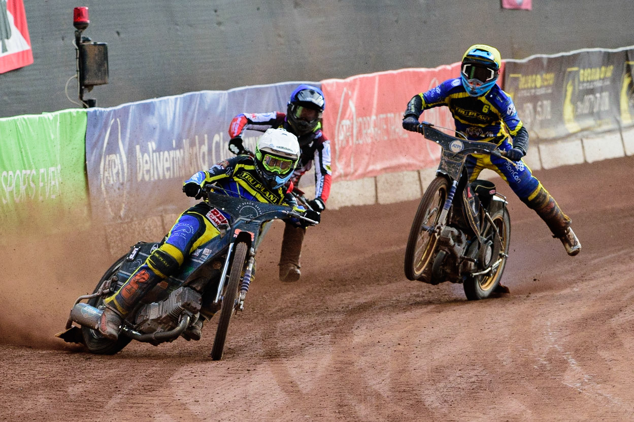 MANCHESTER, UK. JUL 5TH  Adam Ellis (White) leads as Justin Sedgmen  (Yellow) gets into difficulty alongside Tom Brennan  (Blue)  during the SGB Premiership match between Belle Vue Aces and Sheffield Tigers at the National Speedway Stadium, Manchester on Tuesday 5th July 2022. (Credit: Ian Charles | MI News)