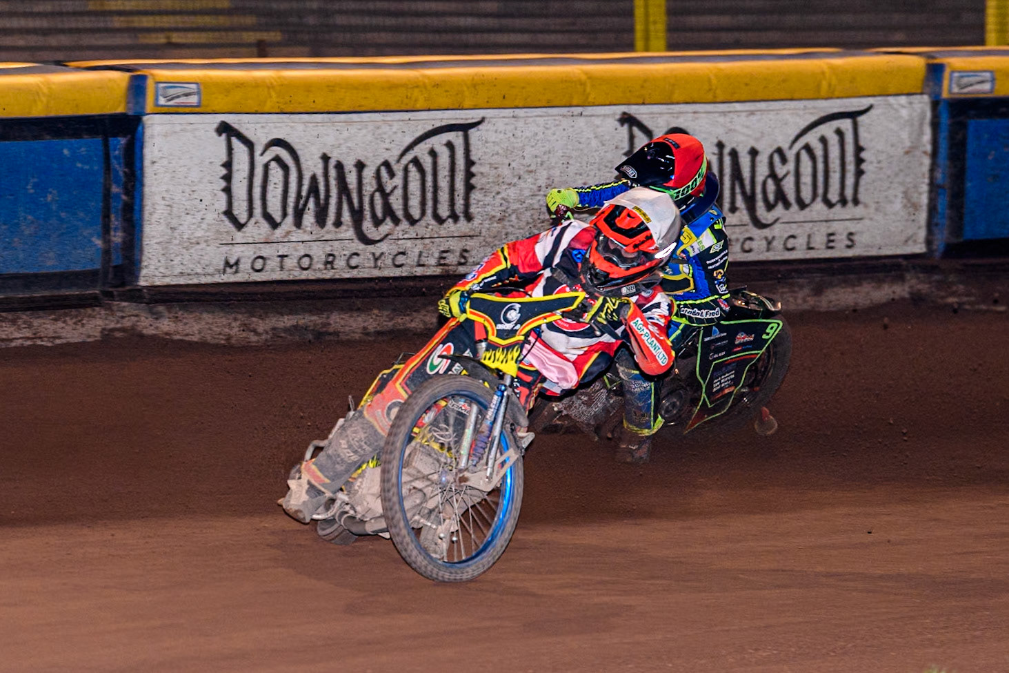 Belle Vue Colts' Guest Rider Max James  in White leading Sheffield Tiger Cubs' Luke Harrison  in Red during the WSRA National Development League match between Sheffield Tiger Cubs and Belle Vue Colts at Owlerton Stadium, Sheffield on Thursday 12th September 2024. (Photo: Ian Charles | MI News)