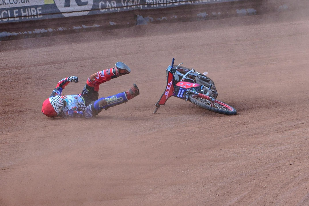 MANCHESTER, UK. JUN 3RD Charlie Wood (33) (Red) crashes behind William Cairns (145)  (Blue) during the British Youth Speedway Championship (Round 4)  at the National Speedway Stadium, Manchester on Friday 3rd June 2022. (Credit: Ian Charles | MI News)