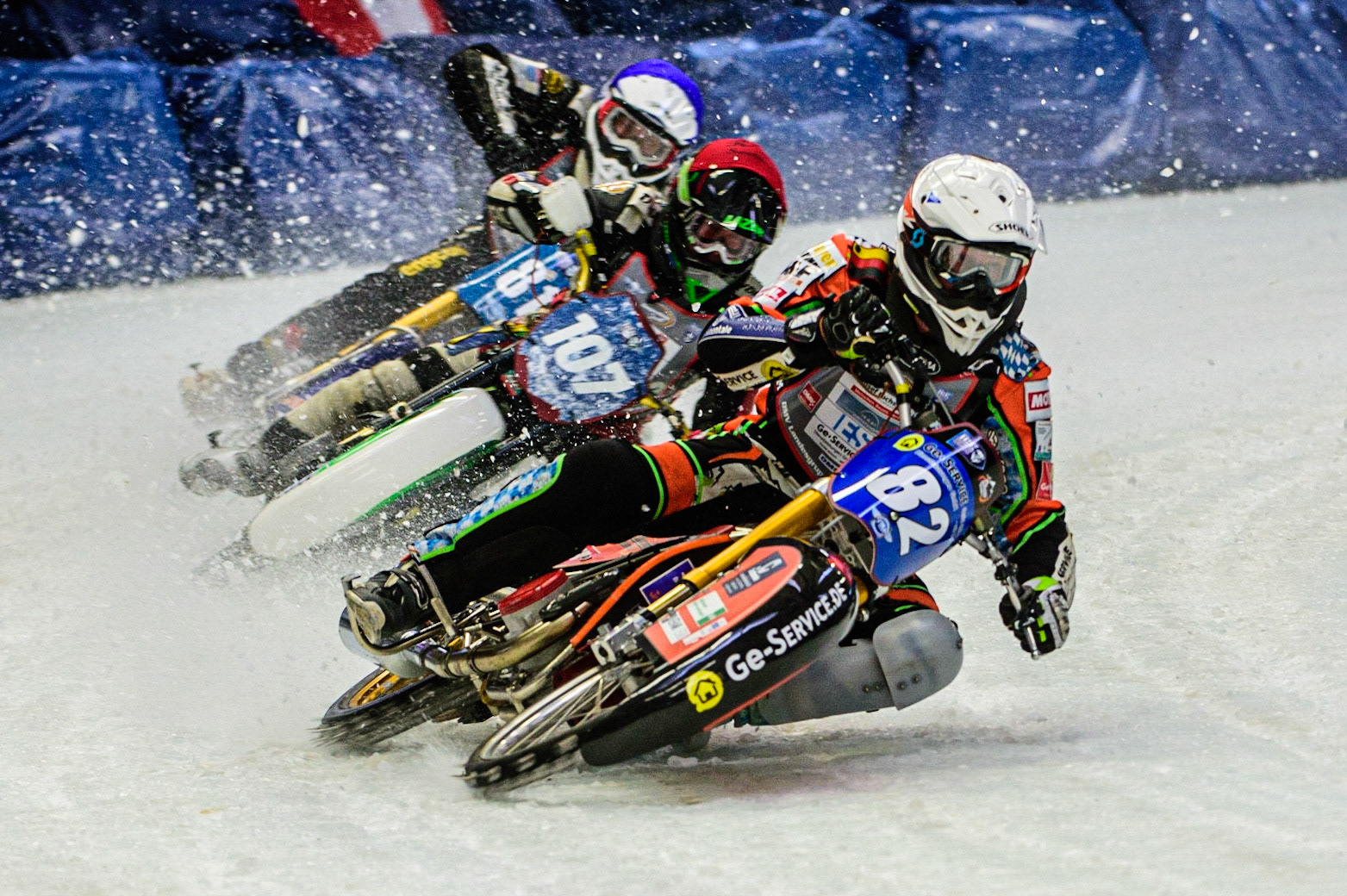 Markus Jell (82) (White) leads Andrej Divis (107) (Red) and Jimmy Olsen (81) (Blue) during the Ice Speedway Gladiators World Championship Final 2 at Max-Aicher-Arena, Inzell, Germany on Sunday 19th March 2023. (Photo: Ian Charles | MI News)