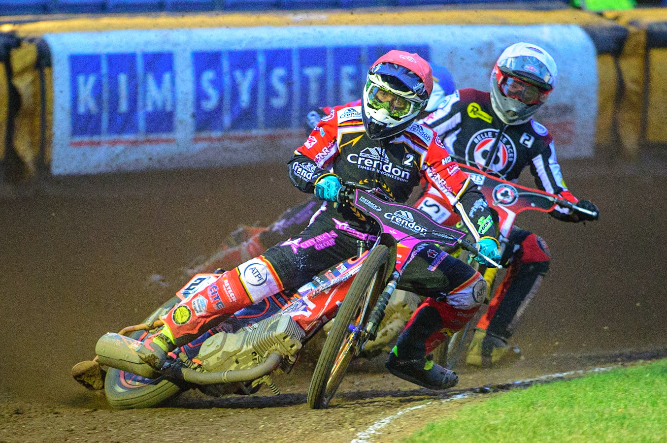PETERBOROUGH, UK. MAY 9TH Scott Nicholls  (Red) leads Jye Etheridge  (White)  during the SGB Premiership match between Peterborough Panthers and Belle Vue Aces at East of England Showground, Peterborough on Monday 9th May 2022. (Credit: Ian Charles | MI News)