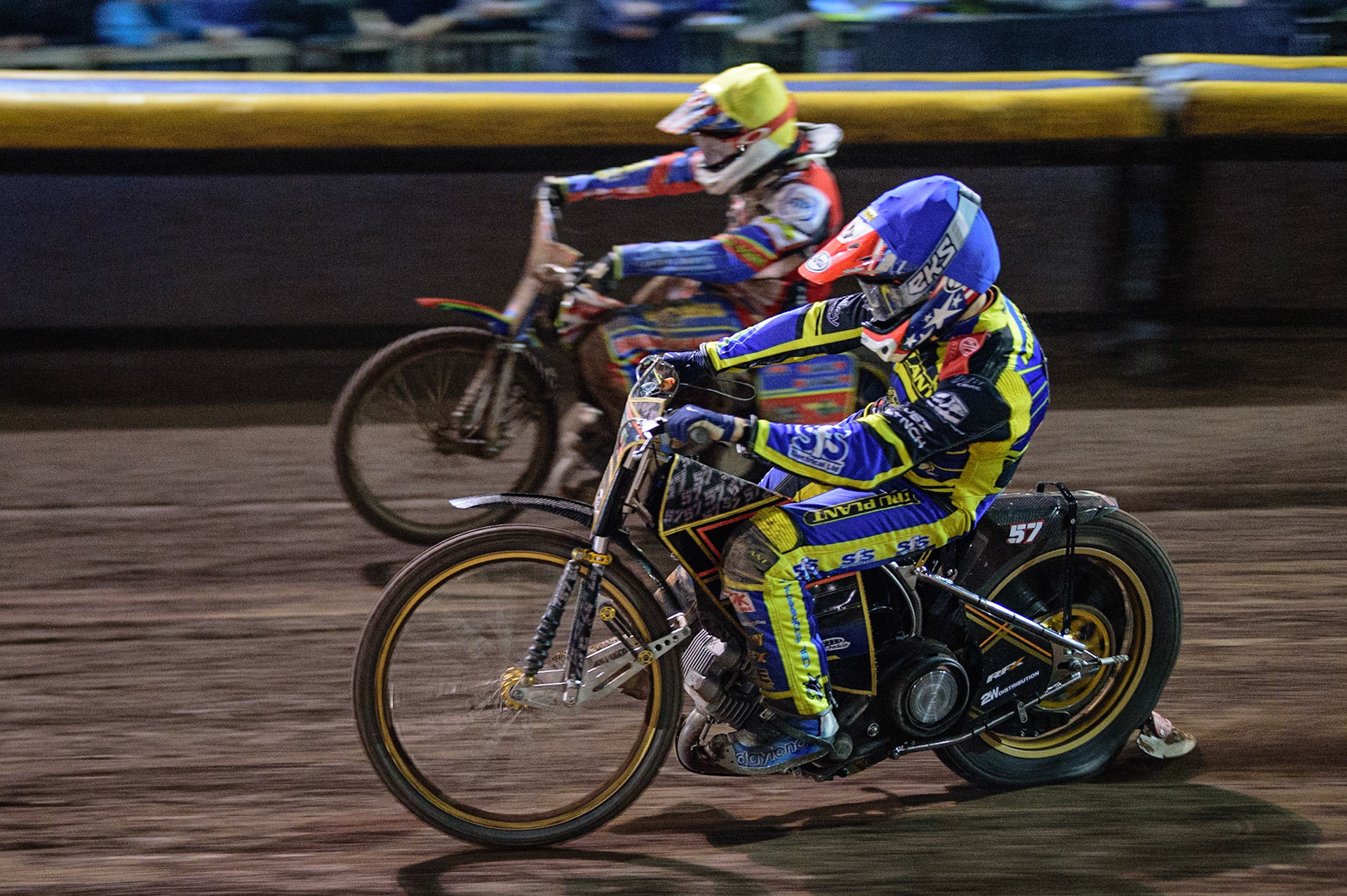 Connor Mountain  (Blue) battles with Simon Lambert (Yellow) during the SGB Premiership Grand Final 2nd Leg between Sheffield Tigers and Belle Vue Aces at Owlerton Stadium, Sheffield on Thursday 13th October 2022. (Credit: Ian Charles | MI News)