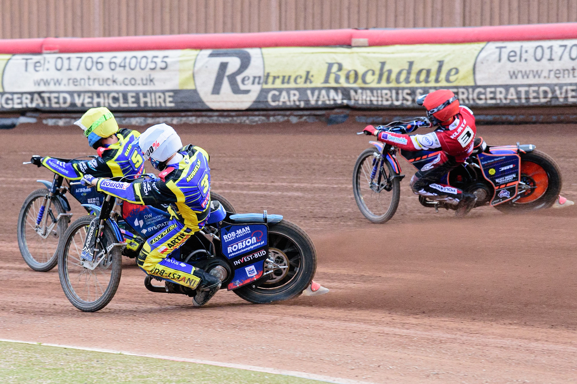 MANCHESTER, UK. JUL 5TH  Adam Ellis  (Yellow) and Tobiasz Musielak  (White) inside Brady Kurtz  (Red)  during the SGB Premiership match between Belle Vue Aces and Sheffield Tigers at the National Speedway Stadium, Manchester on Tuesday 5th July 2022. (Credit: Ian Charles | MI News)