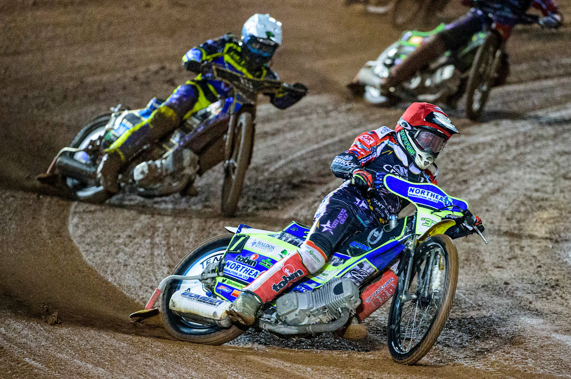 Chris Harris (Red) leads Jack Holder (White)  during the Grant Henderson Pairs at the National Speedway Stadium, Manchester on Thursday 27th October 2022. (Credit: Ian Charles | MI NEWS)