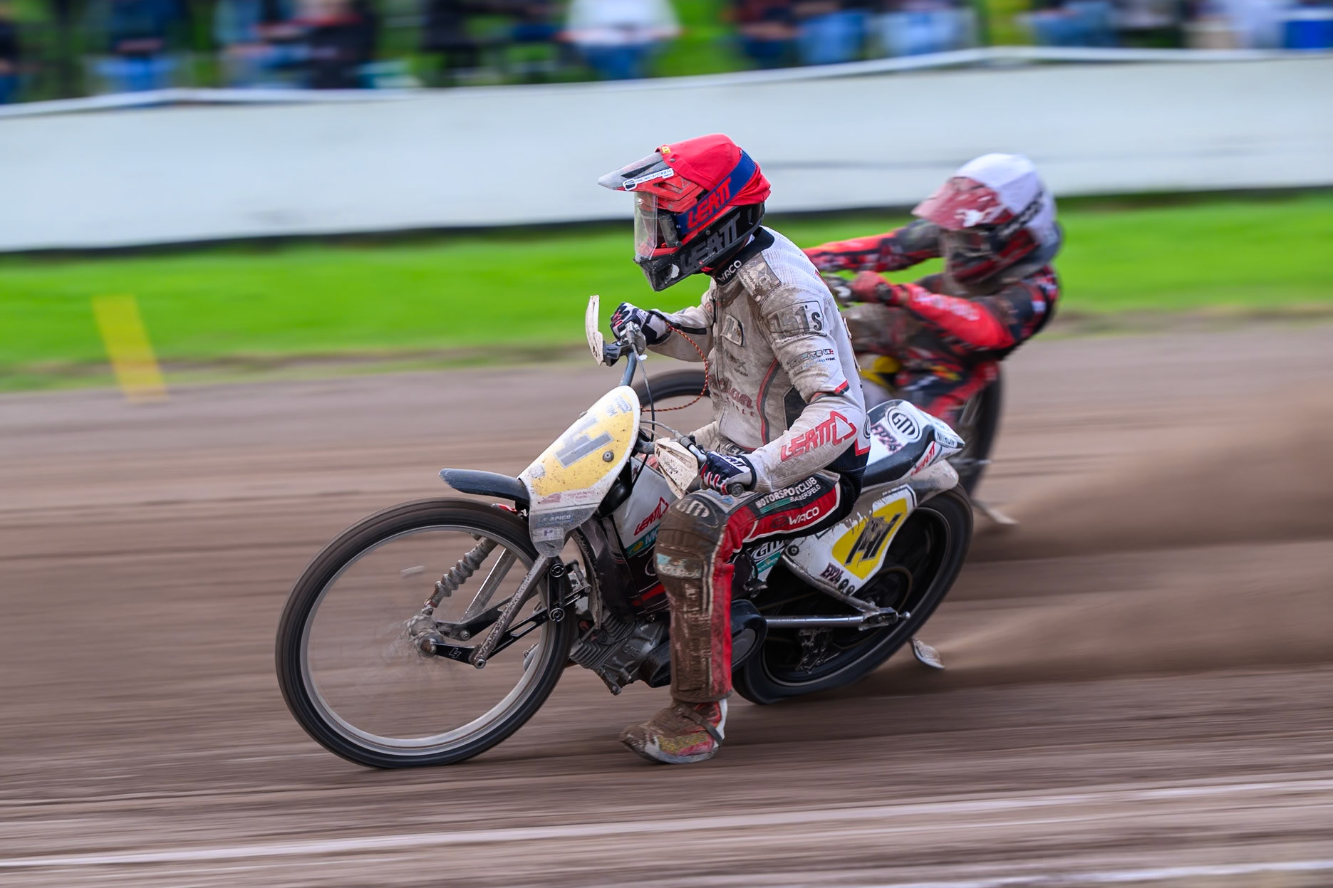 Andrew Appleton (141) of Great Britain in Red rides inside Patrick Kruse (101) of Denmark in White during the FIM Long Track World Championship Final 4, at the Speed Centre Roden, Netherlands on Sunday 21st September 2025. (Photo: Ian Charles | MI News)during the FIM Long Track World Championship Final 4, at the Speed Centre, Roden on Sunday 21st September 2025. (Photo: Ian Charles | MI News)