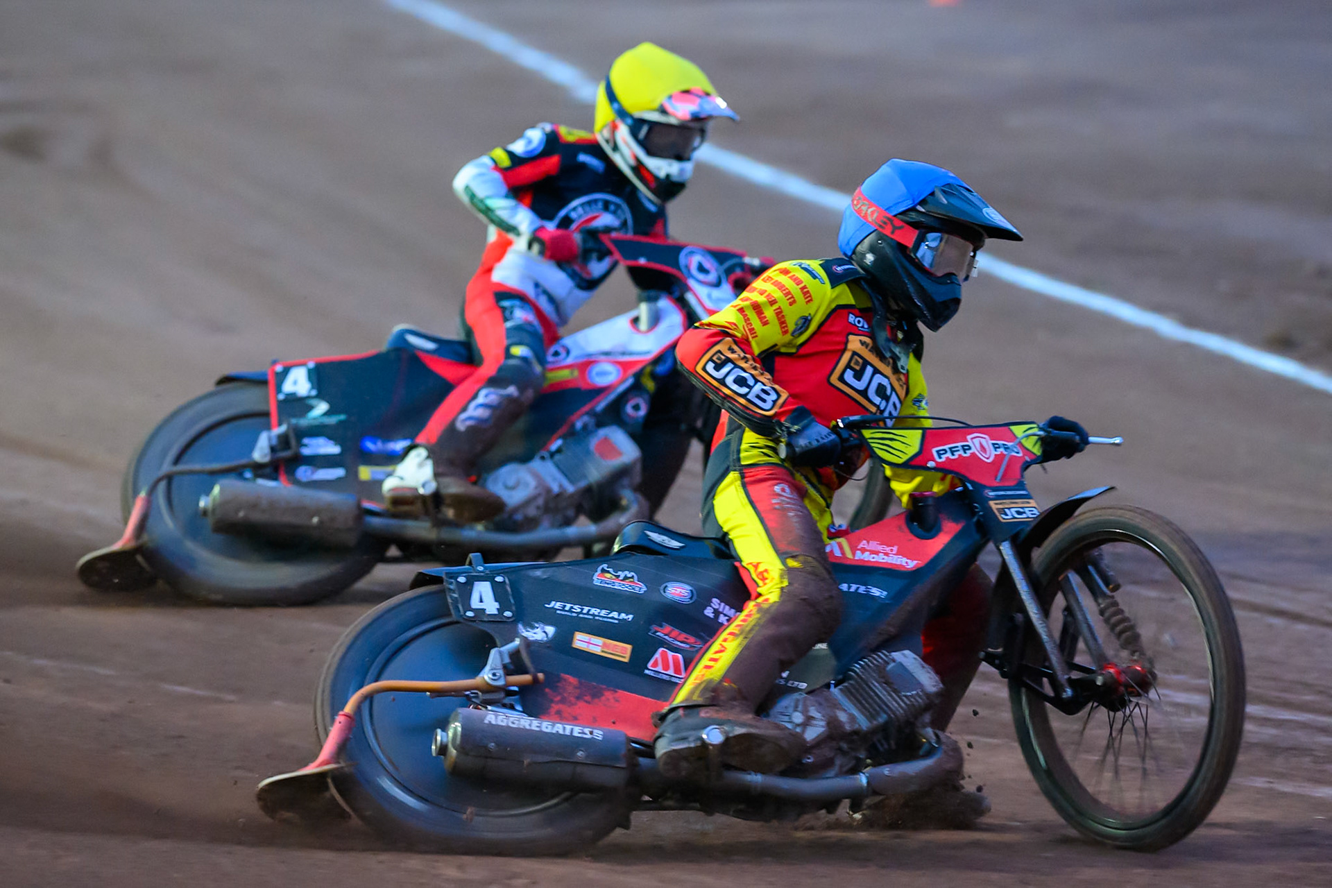 Dan Thompson of Leicester Lions in Blue leading Zach Cook of Belle Vue Aces  in Yellow during the Rowe Motor Oil Premiership match between Leicester Lions and Belle Vue Aces at the Hydroscan Arena, Leicester on Monday 7th September 2026. (Photo: Ian Charles | MI News)