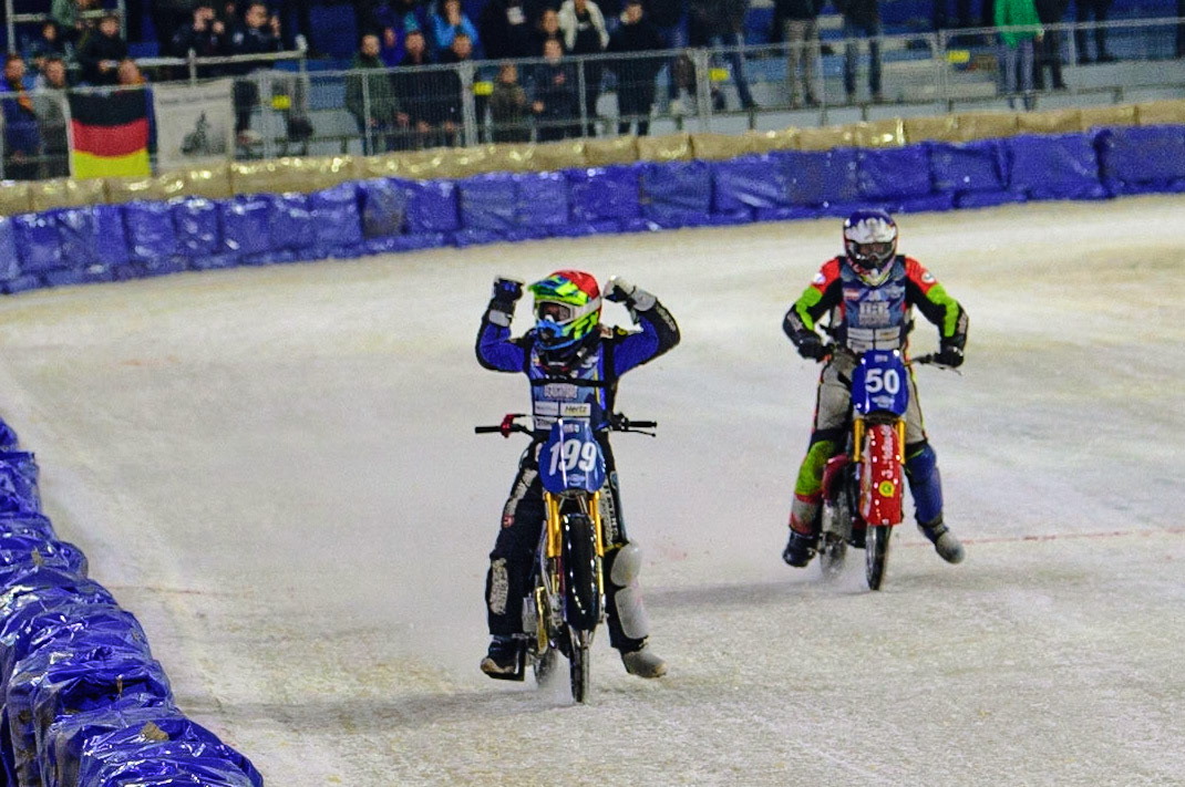 HEERENVEEN, NL.  Martin Hååruhiltunen (199)  celebrates becoming World Champion as he crosses the finish line during the FIM Ice Speedway Gladiators World Championship Final 4 at Ice Rink Thialf, Heerenveen on Sunday  3 April 2022. (Credit: Ian Charles | MI News)