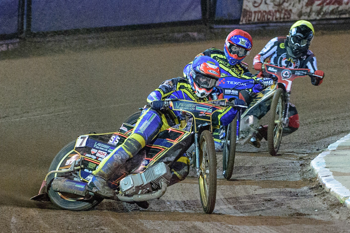 Connor Mountain  (Blue) leads Tobiasz Musielak  (Red) and Norick Blödorn  (Yellow) during the SGB Premiership Grand Final 2nd Leg between Sheffield Tigers and Belle Vue Aces at Owlerton Stadium, Sheffield on Thursday 13th October 2022. (Credit: Ian Charles | MI News)