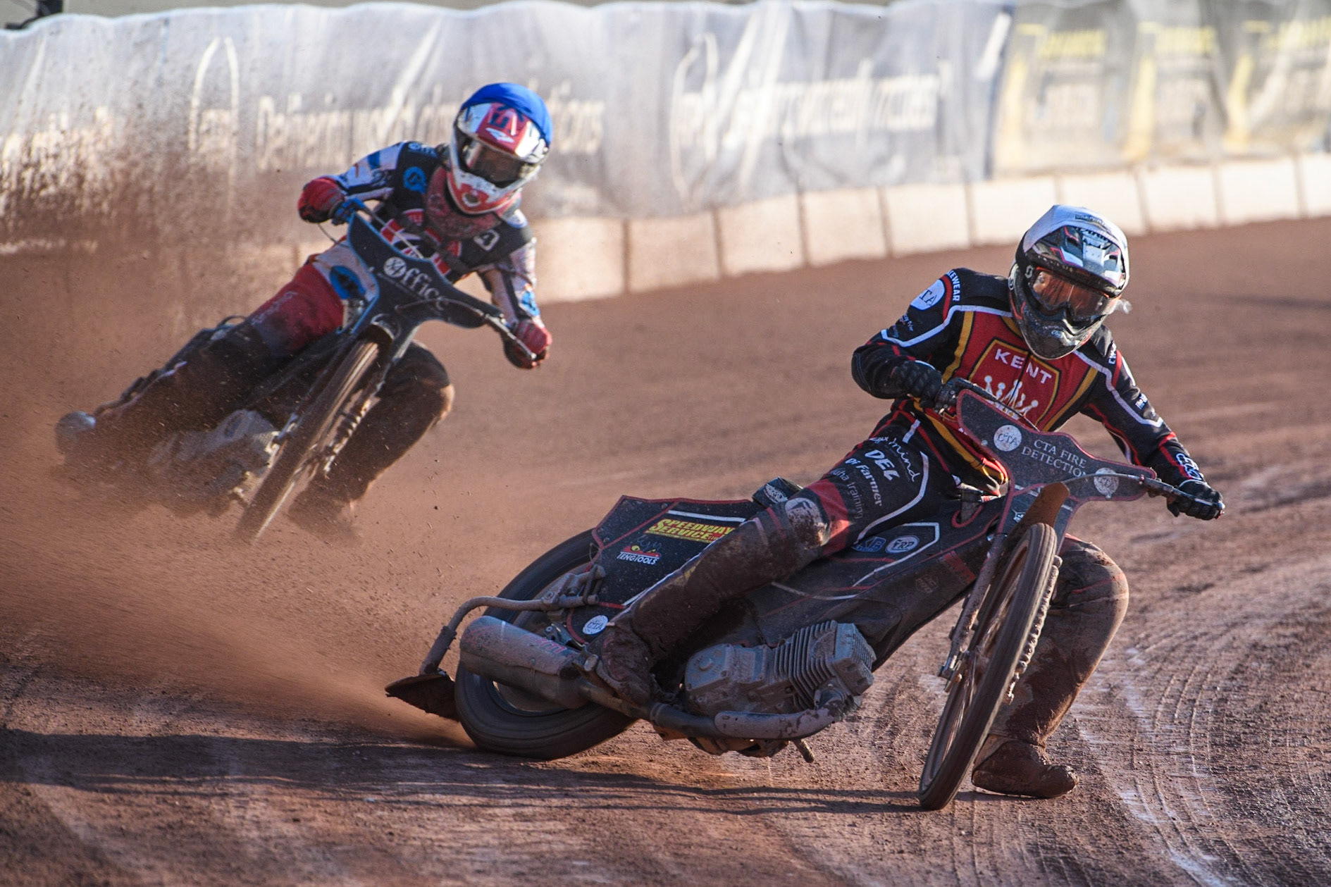 Ben Morley (White) leads Freddy Hodder (Blue) during the National Development League match between Belle Vue Colts and Kent Royals at the National Speedway Stadium, Manchester on Friday 7th July 2023. (Photo: Ian Charles | MI News)