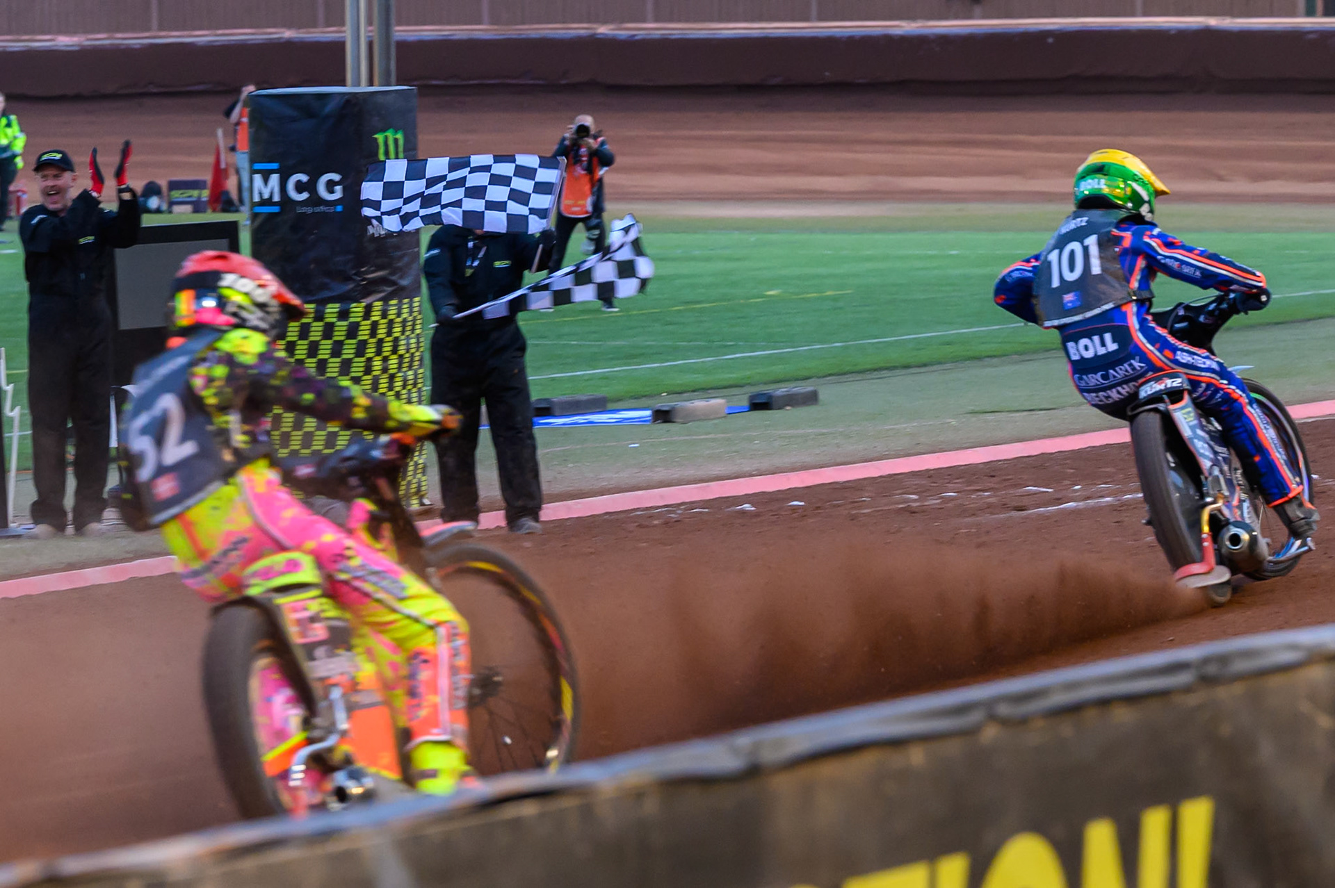 Brady Kurtz (101) of Australia  takes the chequered flag to win the Final during the ATPI  FIM Speedway GP of Manchester at the National Speedway Stadium, Manchester on Saturday 6th June 2026. (Photo: Ian Charles | MI News)