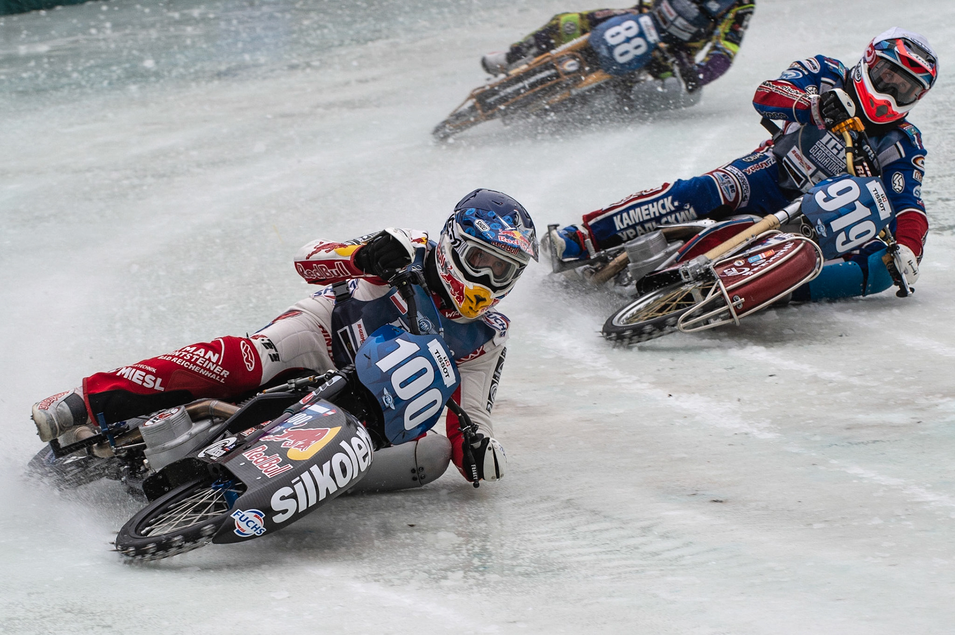 Photo: Ian Charles

Franky Zorn (100) inside Dmitri Khomitsevich (919)

FIM Ice Speedway Gladiators World Championship, Final 3.2, Horst-Dohm Eisstadion, Berlin, Germany Sunday  3  March  2019