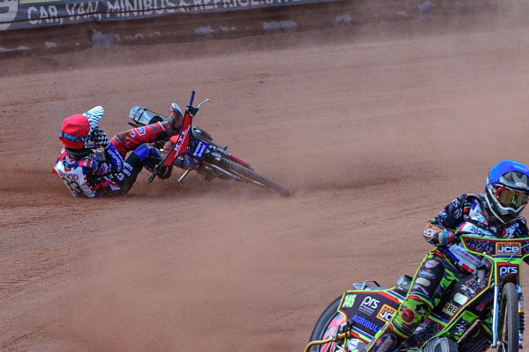 MANCHESTER, UK. JUN 3RD Charlie Wood (33) (Red) crashes behind William Cairns (145)  (Blue) during the British Youth Speedway Championship (Round 4)  at the National Speedway Stadium, Manchester on Friday 3rd June 2022. (Credit: Ian Charles | MI News)