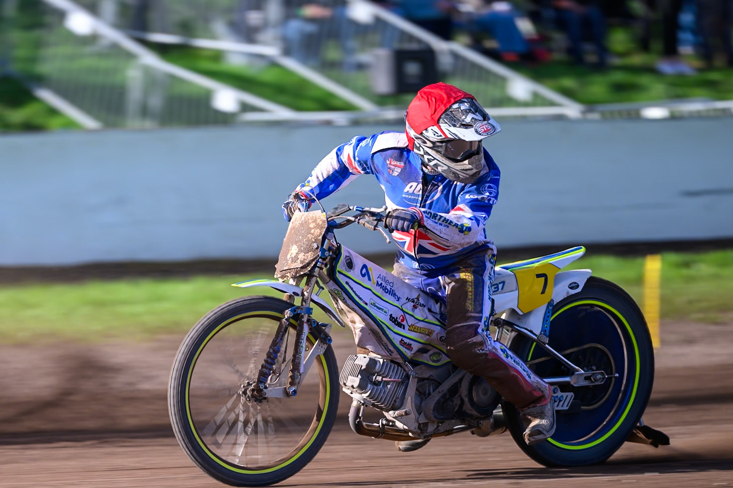 Chris Harris (7) of Great Britain  looks for his team mates during the FIM Long Track of Nations 2026 at the Speed Centre Roden in the Netherlands on Sunday 20th September 2026. (Photo: Ian Charles | MI News)