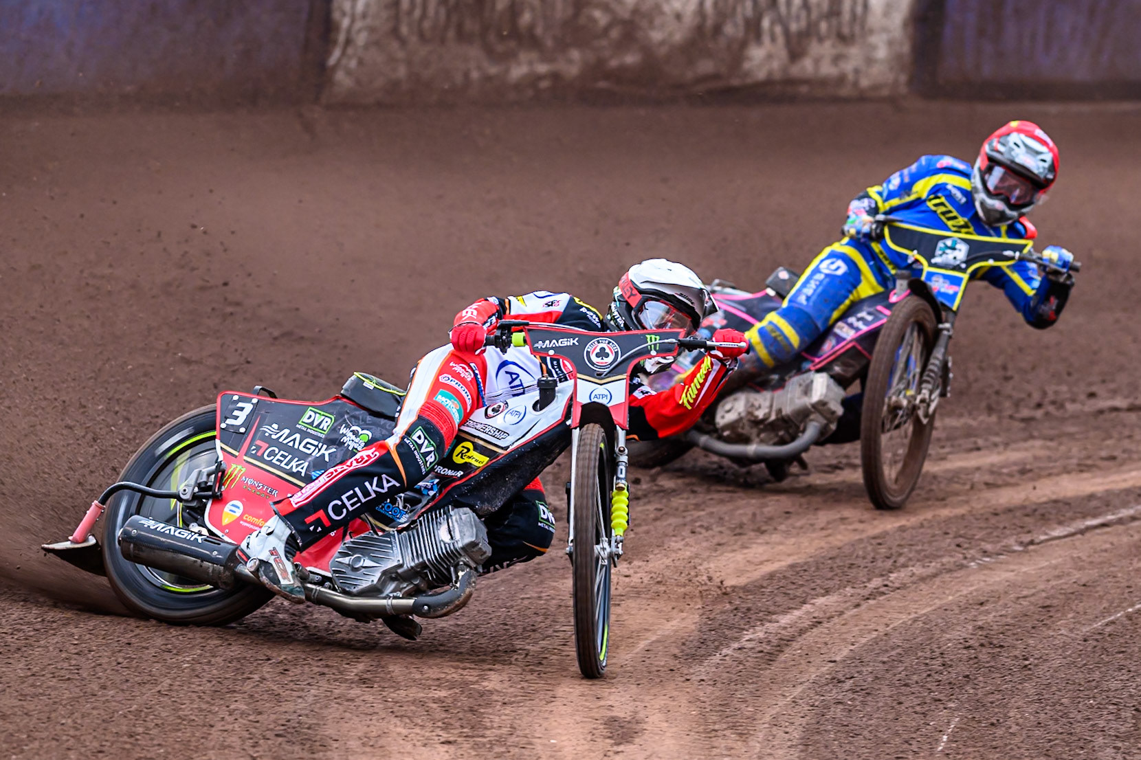Jaimon Lidsey of Belle Vue Aces  in White leading Josh Pickering of Sheffield Tigers  in Red during the Rowe Motor Oil Premiership match between Sheffield Tigers and Belle Vue Aces at Owlerton Stadium, Sheffield on Monday 11th August 2025. (Photo: Ian Charles | MI News)