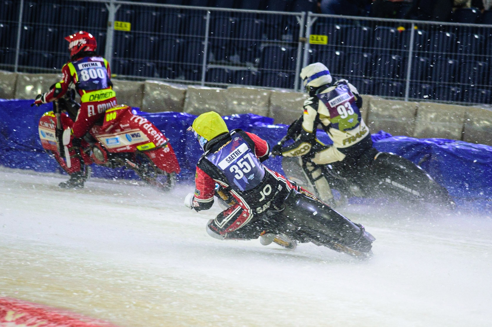 HEERENVEEN, NL. Jo Sætre (357) (Yellow) chases 800\ (Red) and Franz Mayerbüchler (93) (White)  during the FIM Ice Speedway Gladiators World Championship Final 4 at Ice Rink Thialf, Heerenveen on Sunday  3 April 2022. (Credit: Ian Charles | MI News)