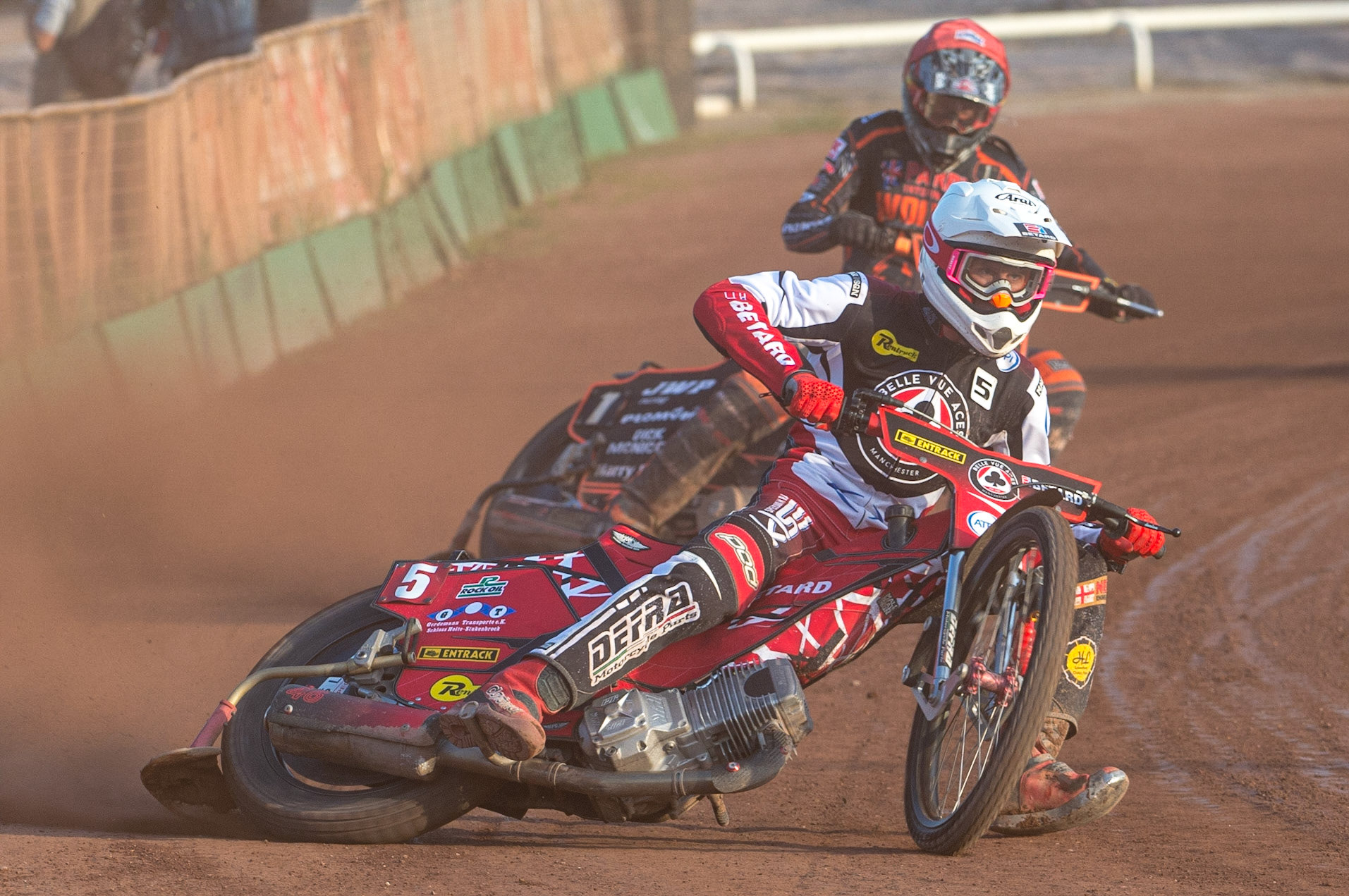 WOLVERHAMPTON, UK. JUN 20TH  Max Fricke  (White) leads Sam Masters  (Red) during the SGB Premiership match between Wolverhampton Wolves and Belle Vue Aces at Monmore Green Stadium, Wolverhampton on Monday 20th June 2022. (Credit: Ian Charles | MI News)