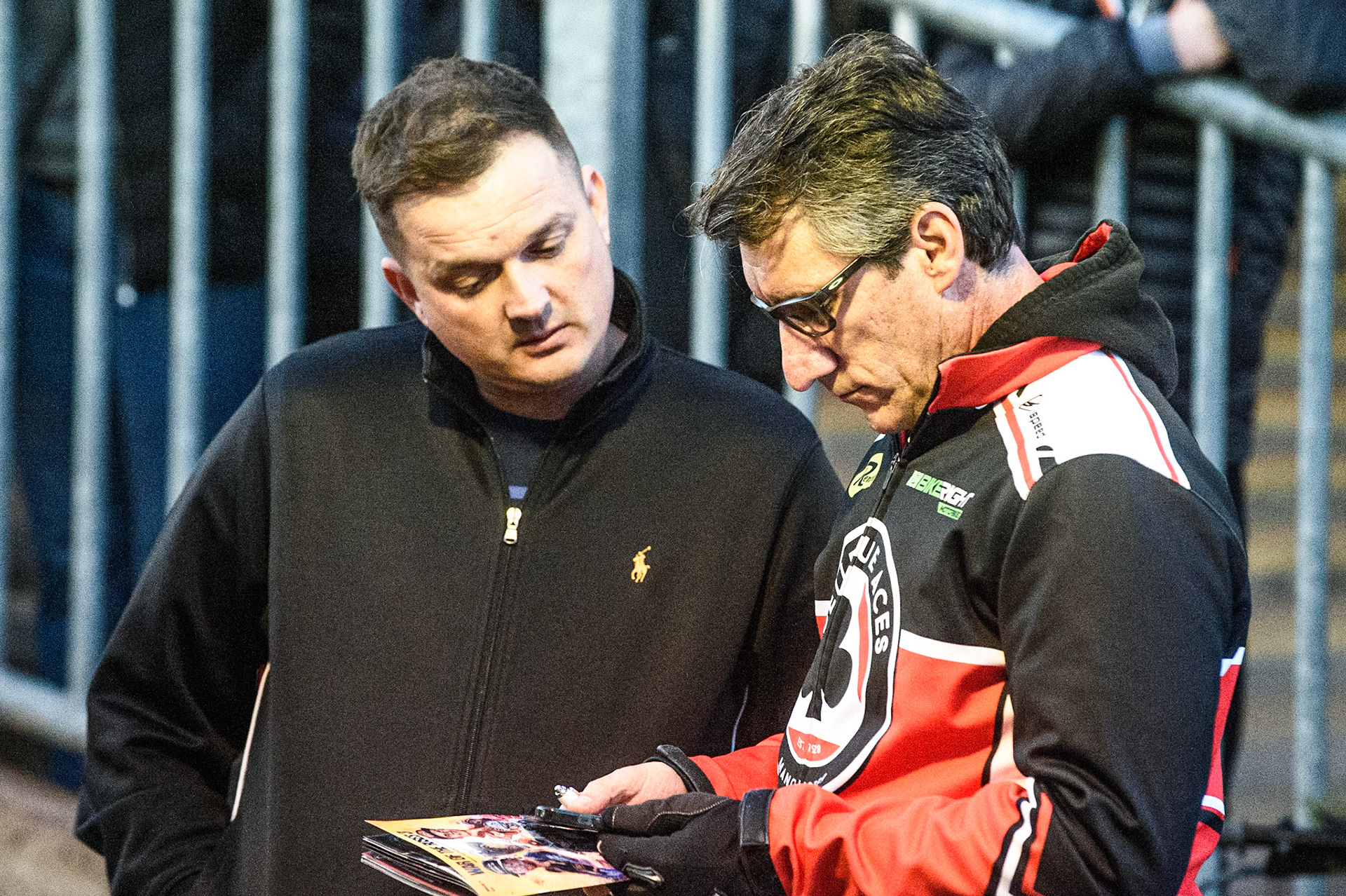 SHEFFIELD, UK. OCT 4THBelle Vue BikeRight Aces  Manager Mark Lemon (right) with Sheffield Promoter Damien Bates during the SGB Premiership Semi Final Playoff 1st Leg between Sheffield Tigers and Belle Vue Aces at Owlerton Stadium, Sheffield on Monday 4th October 2021. (Credit: Ian Charles | MI News)