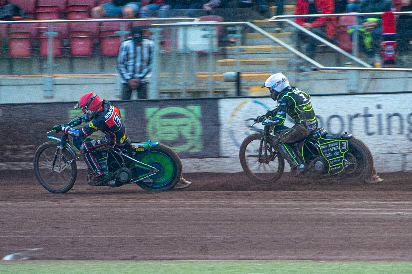 Photo by Ian Charles

Dan Bewley  (Red) leads Danny King (White)


Belle Vue Aces v Ipswich Witches, British Speedway Premiership, Belle Vue National Speedway Stadium, Manchester, Monday 8  July  2019