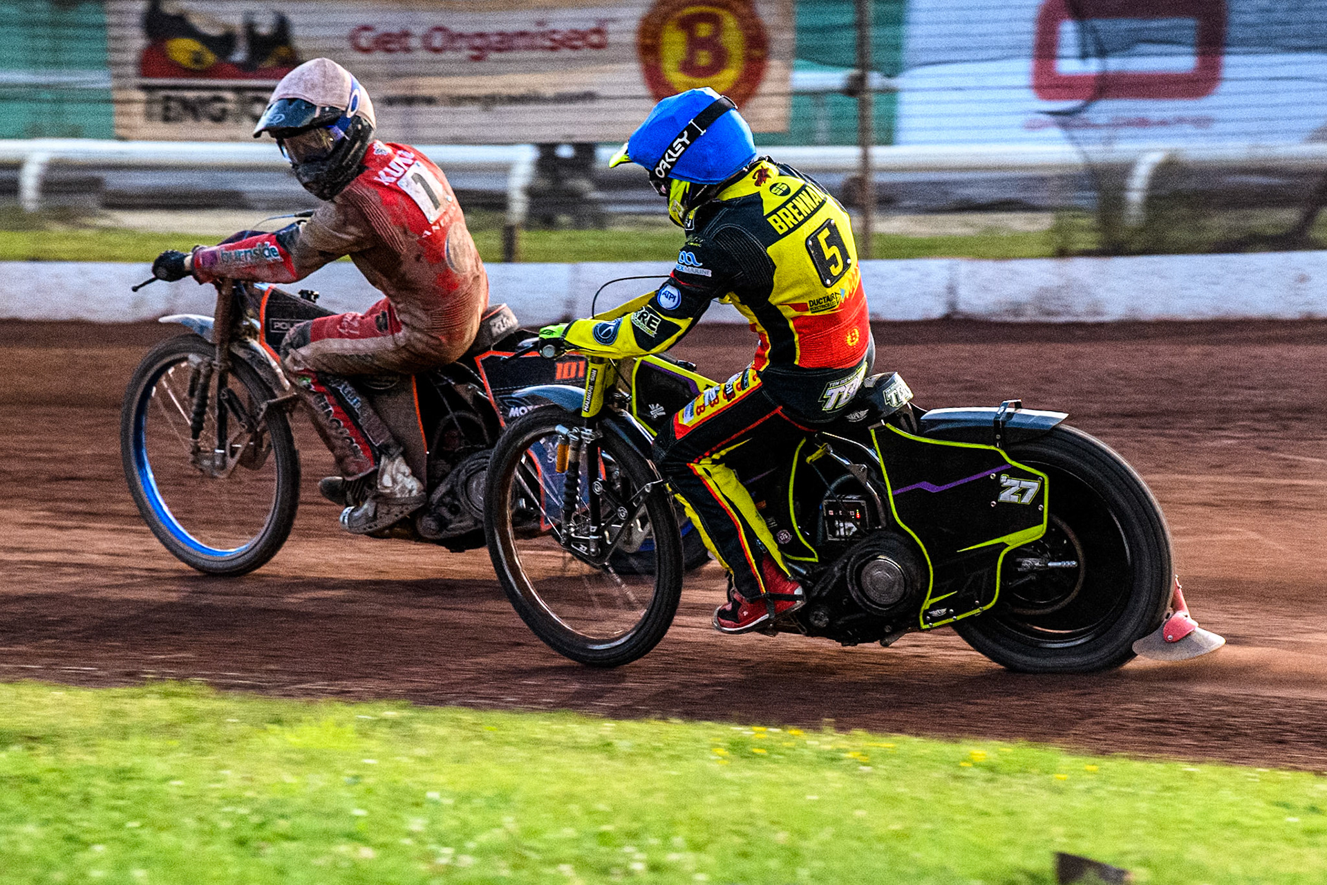 Birmingham Brummies' Piotr Pawlicki in Blue chases Belle Vue Aces' Brady Kurtz in White during the Rowe Motor Oil Premiership match between Birmingham Brummies and Belle Vue Aces at Perry Bar Stadium, Birmingham on Monday 29th July 2024. (Photo: Ian Charles | MI News)