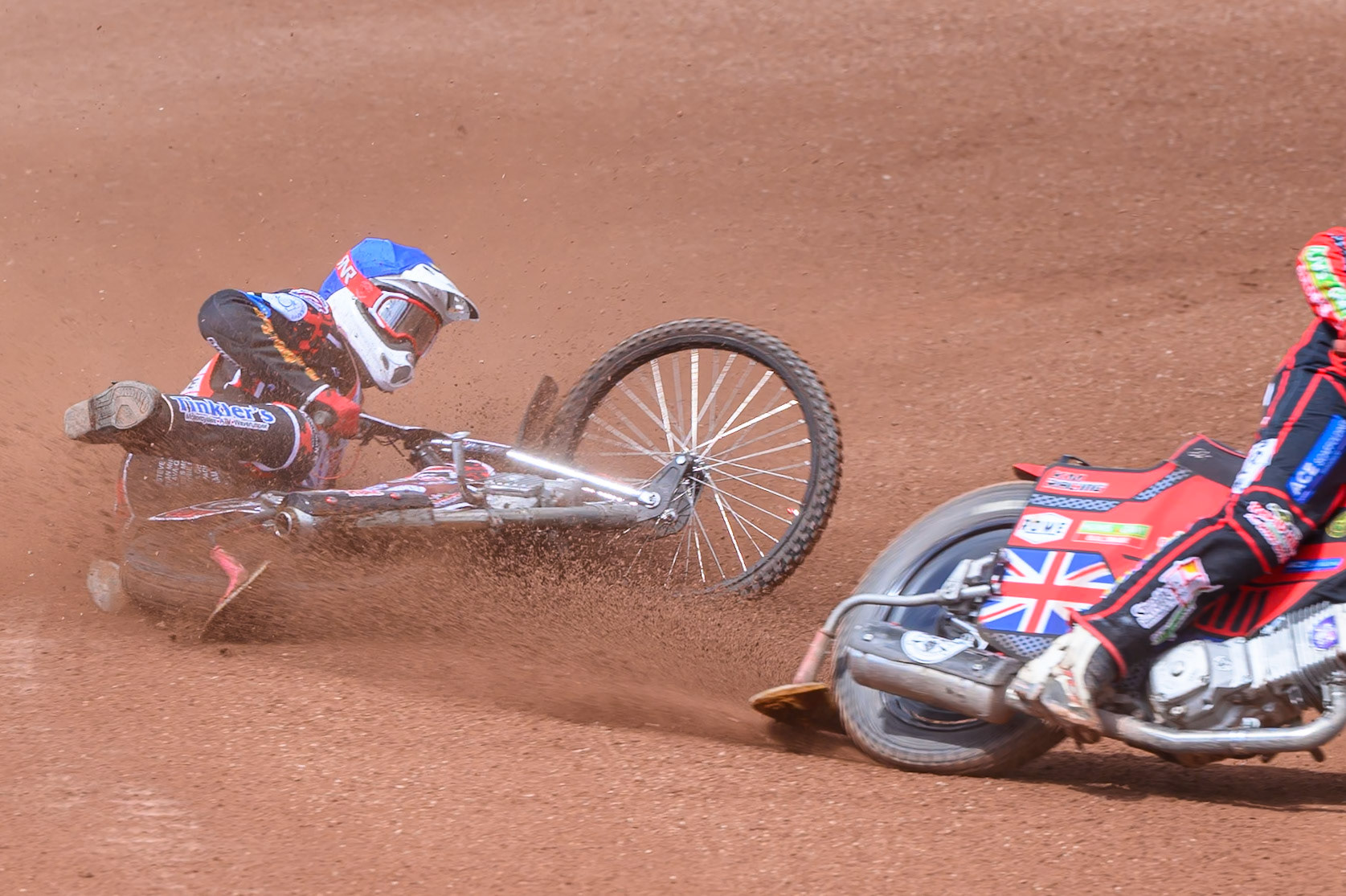 BRITISH YOUTH CHAMPIONSHIP (500cc): Kayden Mundy (8) in Red rides inside Dylan Huthwaite (9)  in Blue who then falls during the British Youth Speedway Championship at the National Speedway Stadium, Manchester on Sunday 10th May 2026. (Photo: Ian Charles | MI News)