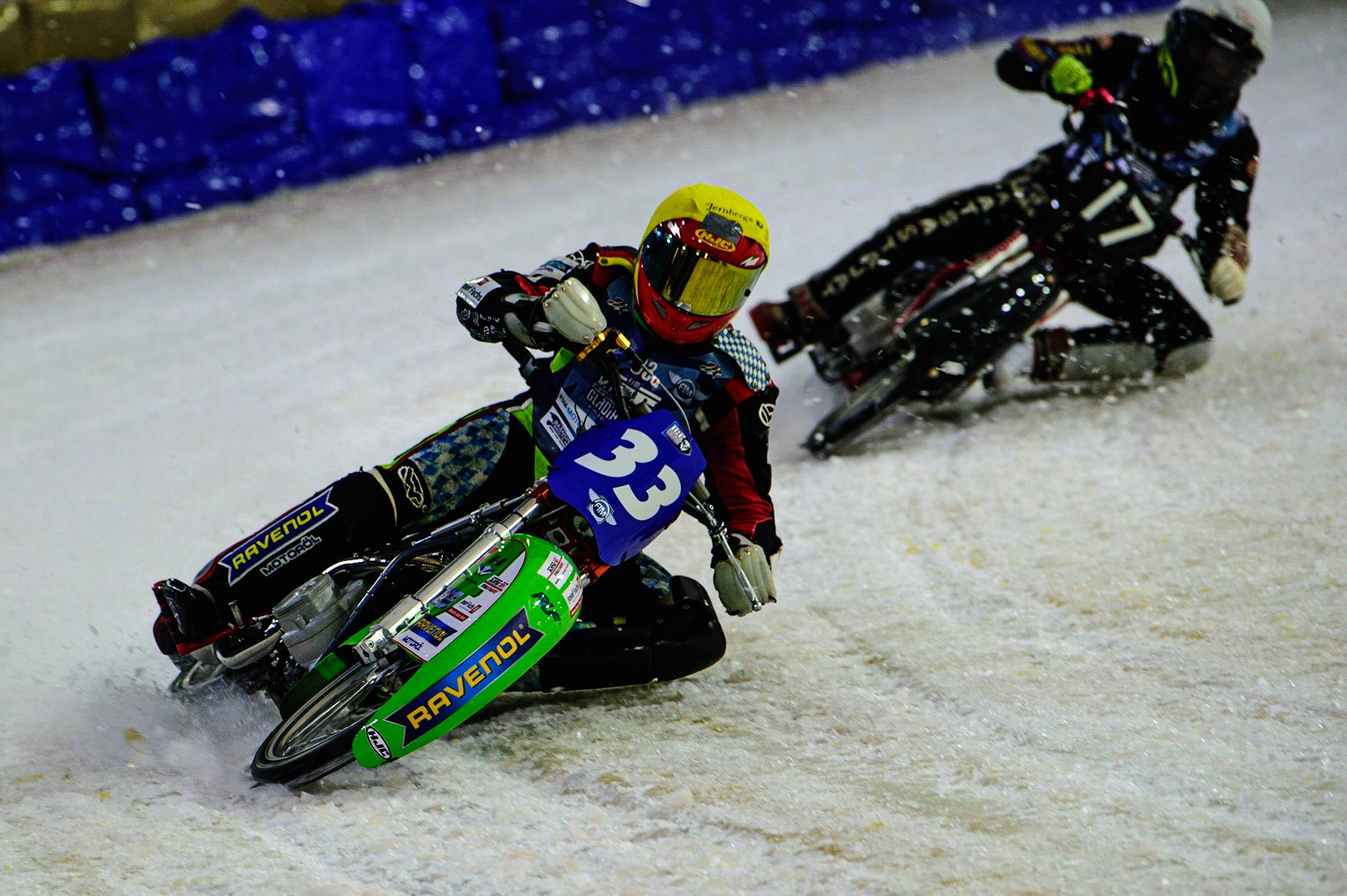 HEERENVEEN, NL. Johann Weber (33)  (Yellow) leads Henri Ahlbom (17) (White)  during the FIM Ice Speedway Gladiators World Championship Final 4 at Ice Rink Thialf, Heerenveen on Sunday  3 April 2022. (Credit: Ian Charles | MI News)