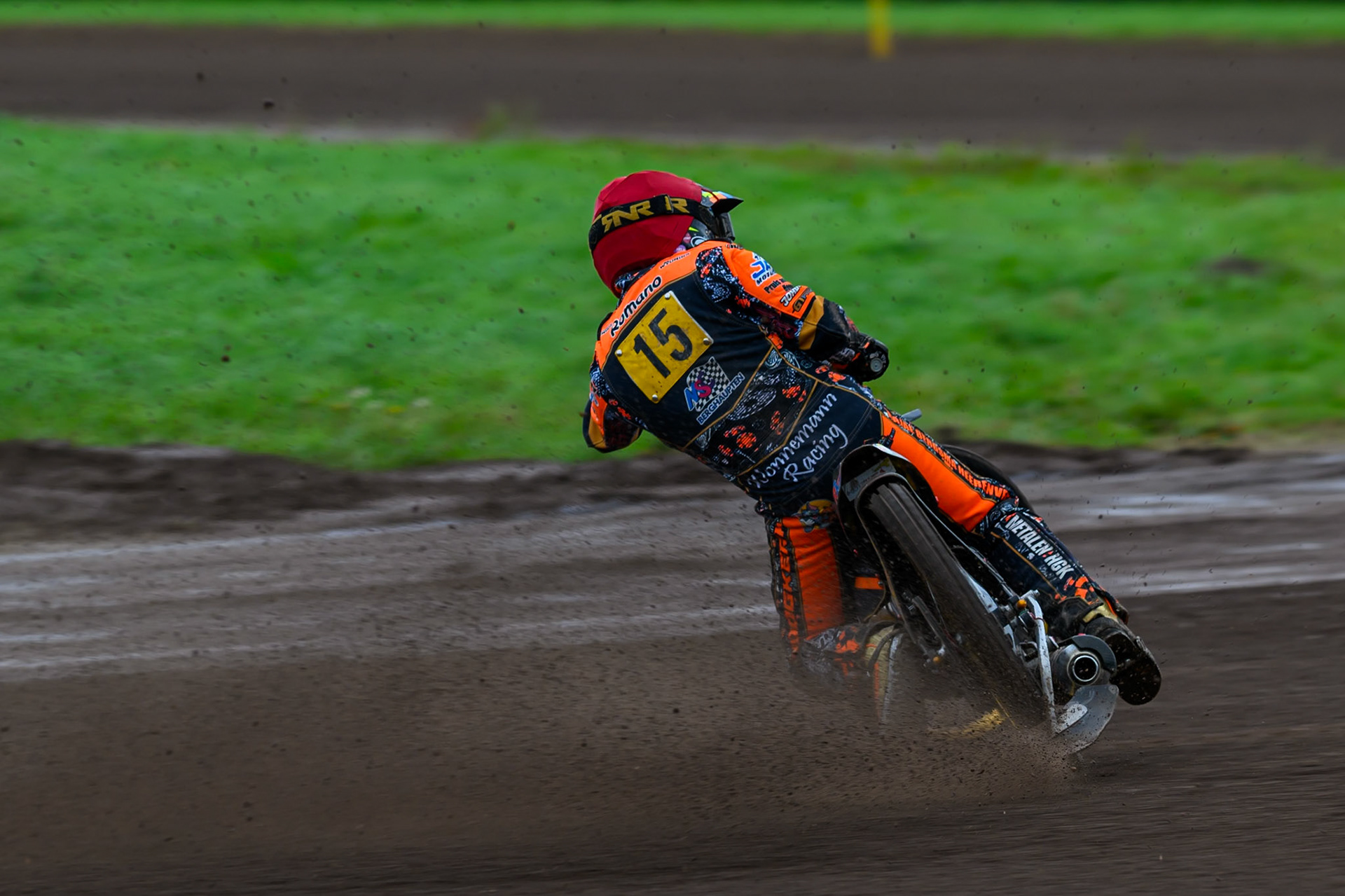 Wild Card Rider Romano Hummel (15) of The Netherlands in action during the FIM Long Track World Championship Final 4, at the Speed Centre Roden, Netherlands on Sunday 21st September 2025. (Photo: Ian Charles | MI News)during the FIM Long Track World Championship Final 4, at the Speed Centre, Roden on Sunday 21st September 2025. (Photo: Ian Charles | MI News)