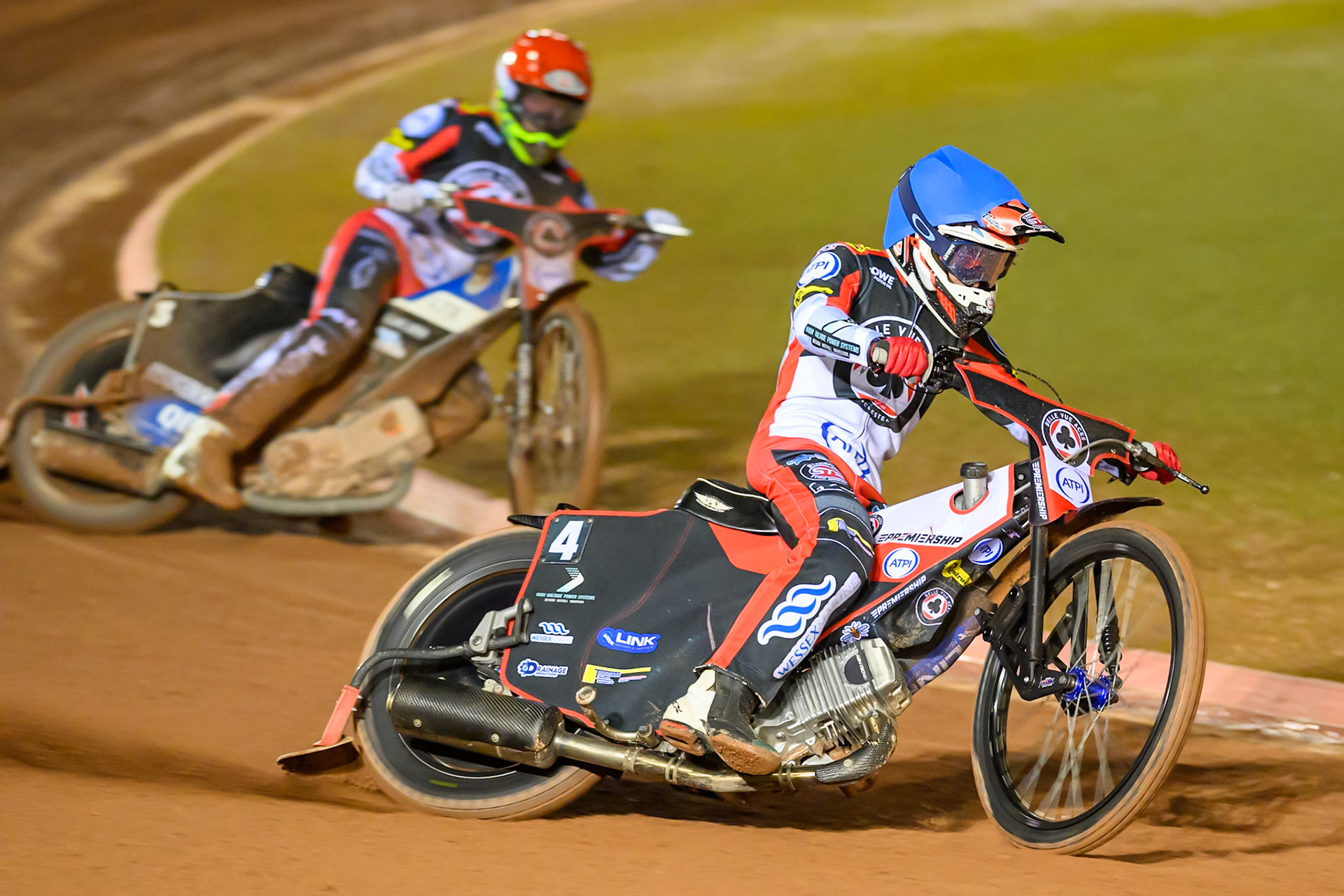 Zach Cook of Belle Vue Aces in Blue leading Nicolai Klindt, Guest Rider for Belle Vue Aces in Red during the Rowe Motor Oil Premiership Grand Final 2nd Leg between Belle Vue Aces and Sheffield Tigers at the National Speedway Stadium, Manchester on Friday 16th October 2026. (Photo: Ian Charles | MI News)