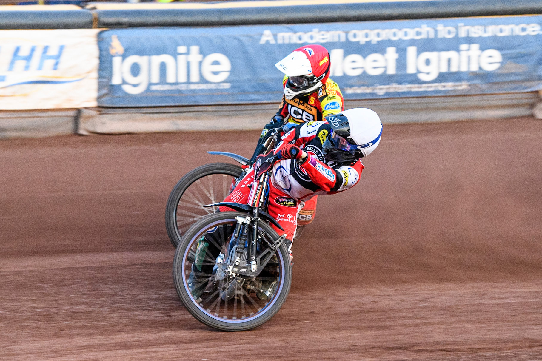 Belle Vue Aces' Brady Kurtz in White rides inside Leicester Lions' Ryan Douglas in Red during the Rowe Motor Oil Premiership match between Leicester Lions and Belle Vue Aces at the Pidcock Motorcycles Arena, Leicester on Thursday 25th July 2024. (Photo: Ian Charles | MI News)